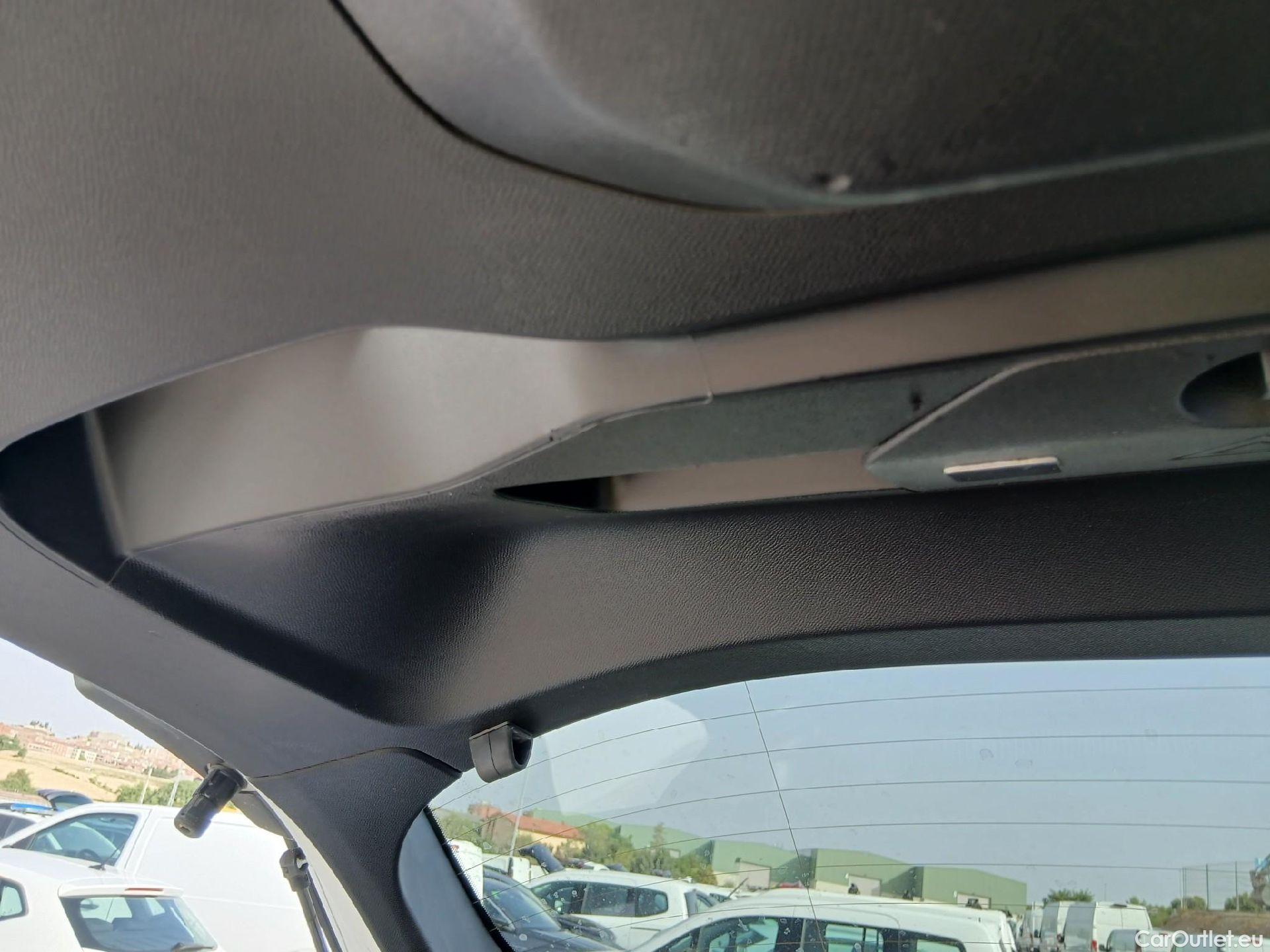  Peugeot  2008 PEUGEOT  / 2019 / 5P / todoterreno Allure Pack BlueHDI 81kW (110CV) #44