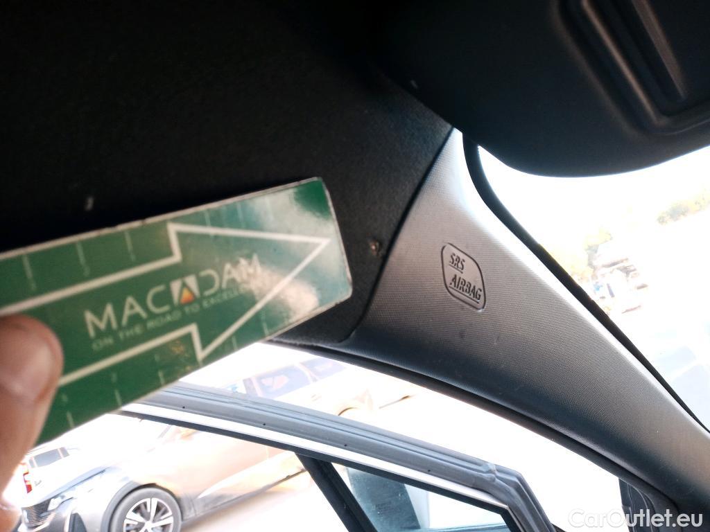  Toyota  C-HR TOYOTA  / 2016 / 5P / todoterreno 1.8 125H Advance (CX) #13