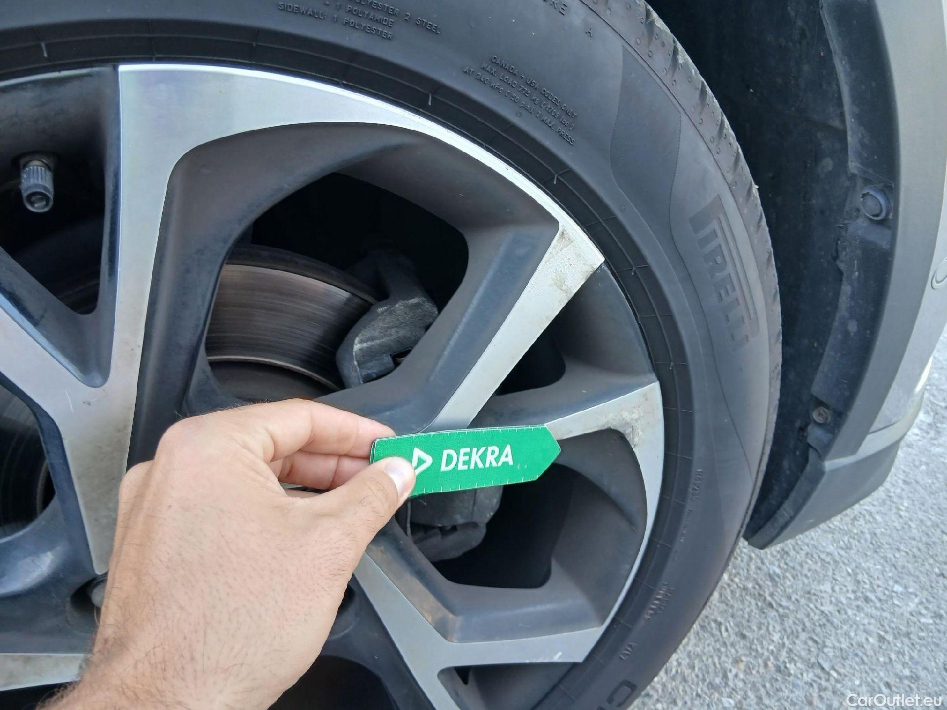  Toyota  C-HR TOYOTA  / 2016 / 5P / todoterreno 1.8 125H Advance (CX) #26