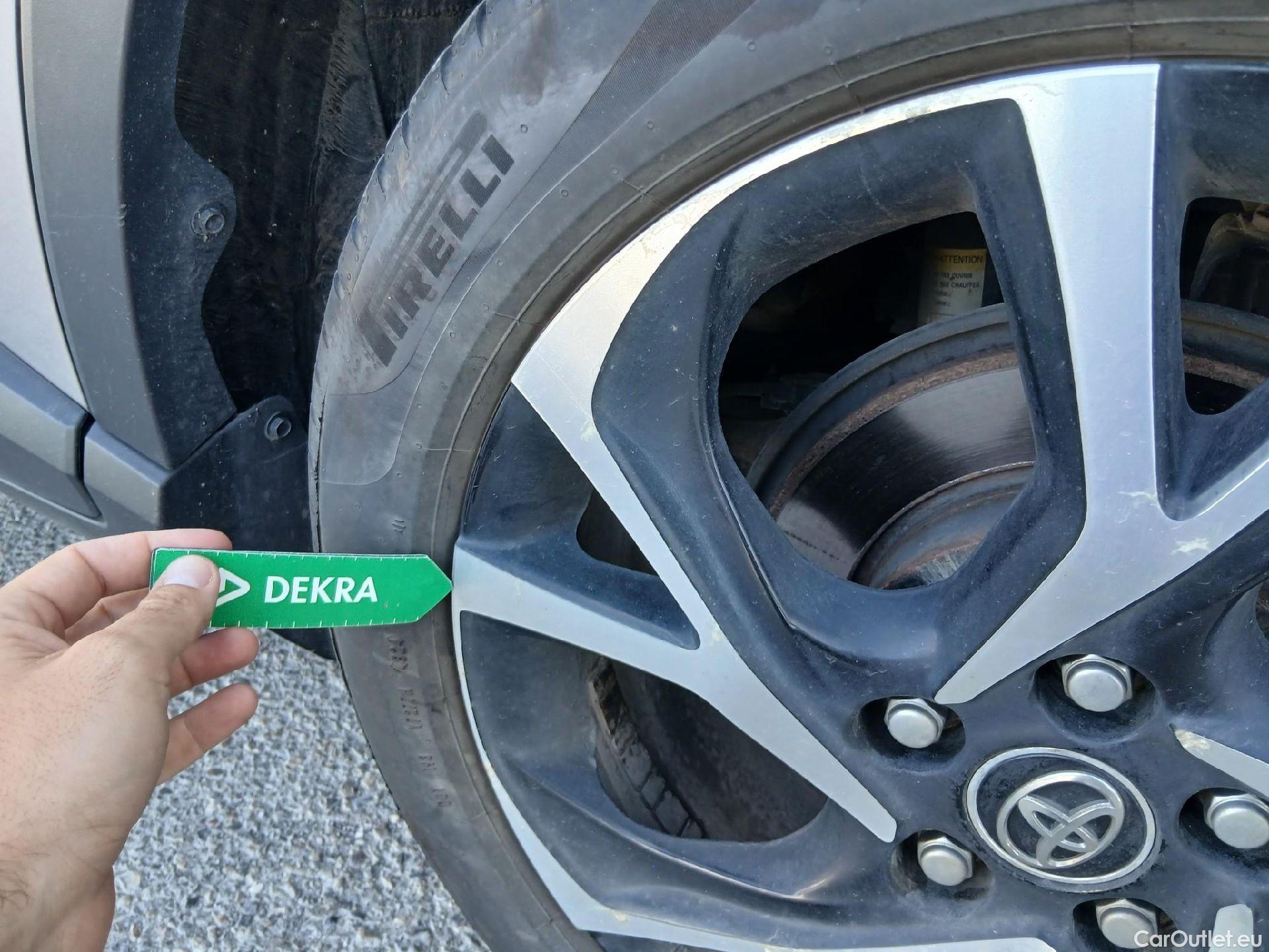  Toyota  C-HR TOYOTA  / 2016 / 5P / todoterreno 1.8 125H Advance (CX) #9