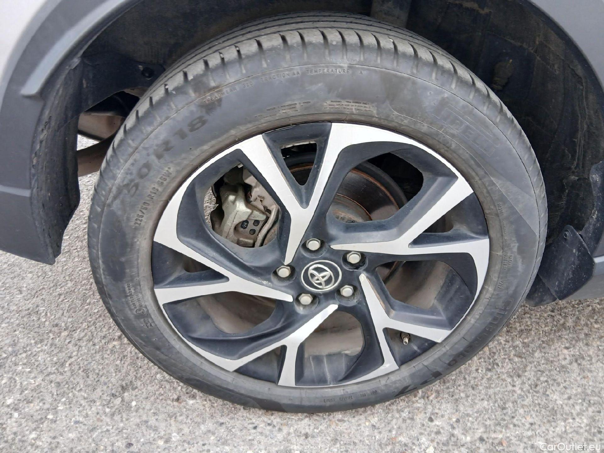  Toyota  C-HR TOYOTA  / 2016 / 5P / todoterreno 1.8 125H Advance (CX) #18