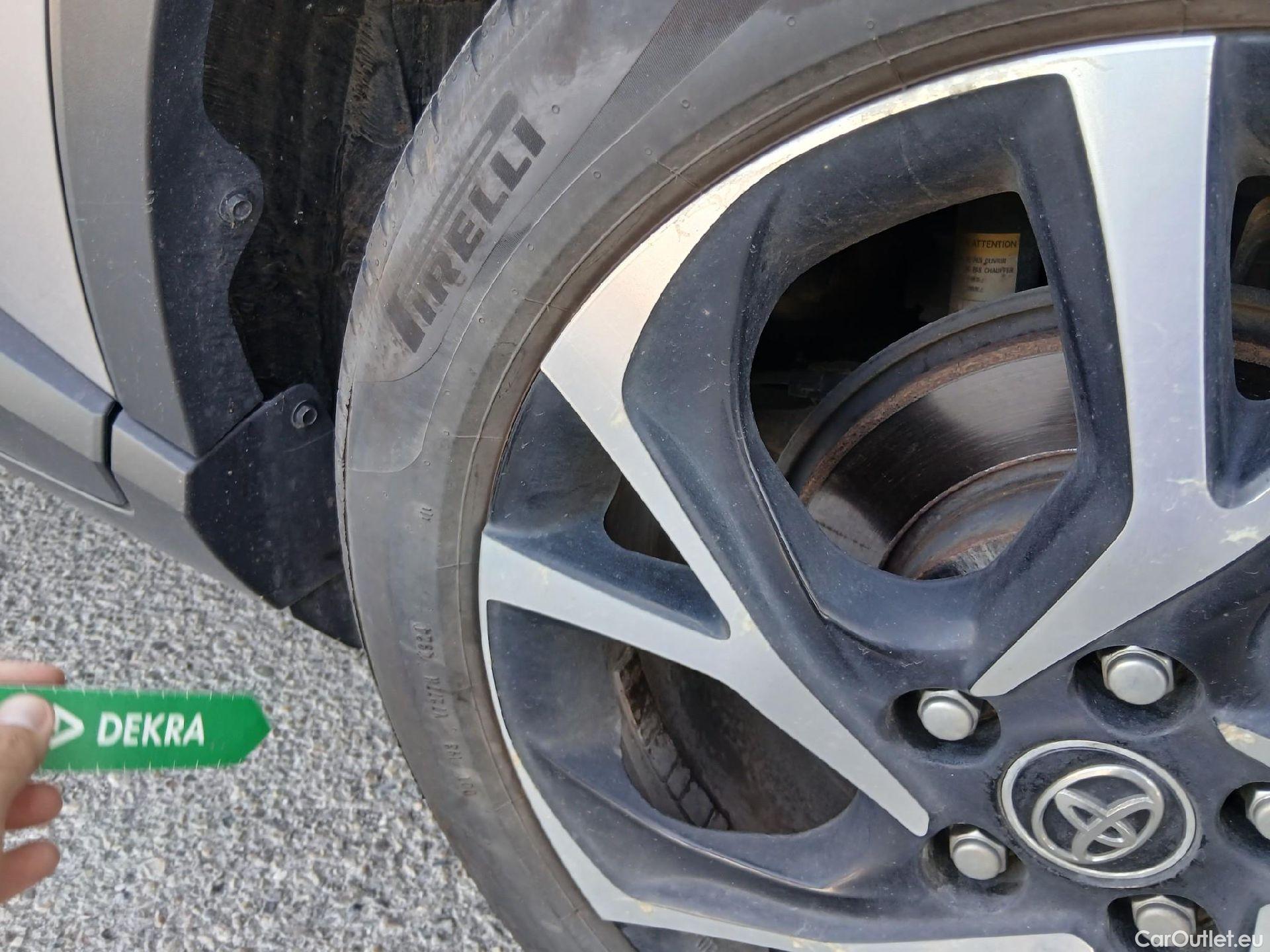  Toyota  C-HR TOYOTA  / 2016 / 5P / todoterreno 1.8 125H Advance (CX) #10