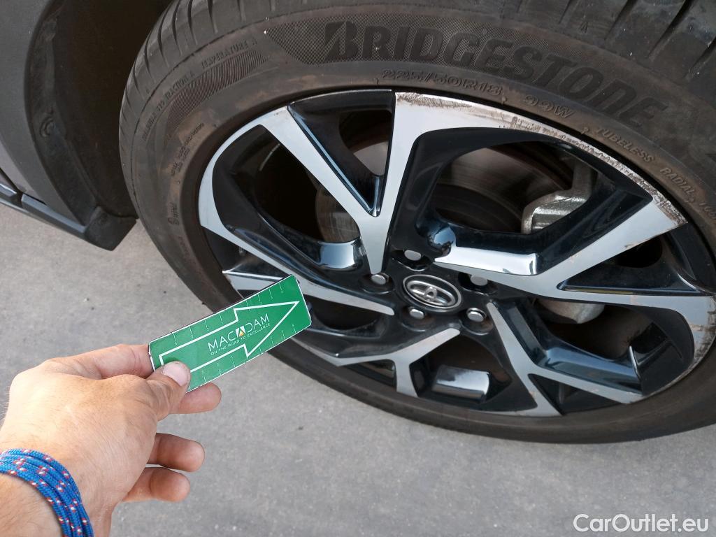  Toyota  C-HR TOYOTA  / 2016 / 5P / todoterreno 1.8 125H Advance (CX) #12