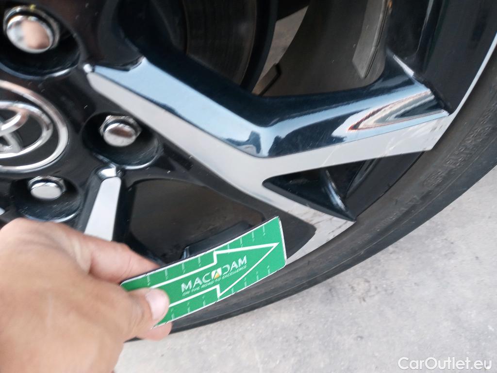  Toyota  C-HR TOYOTA  / 2016 / 5P / todoterreno 1.8 125H Advance (CX) #15