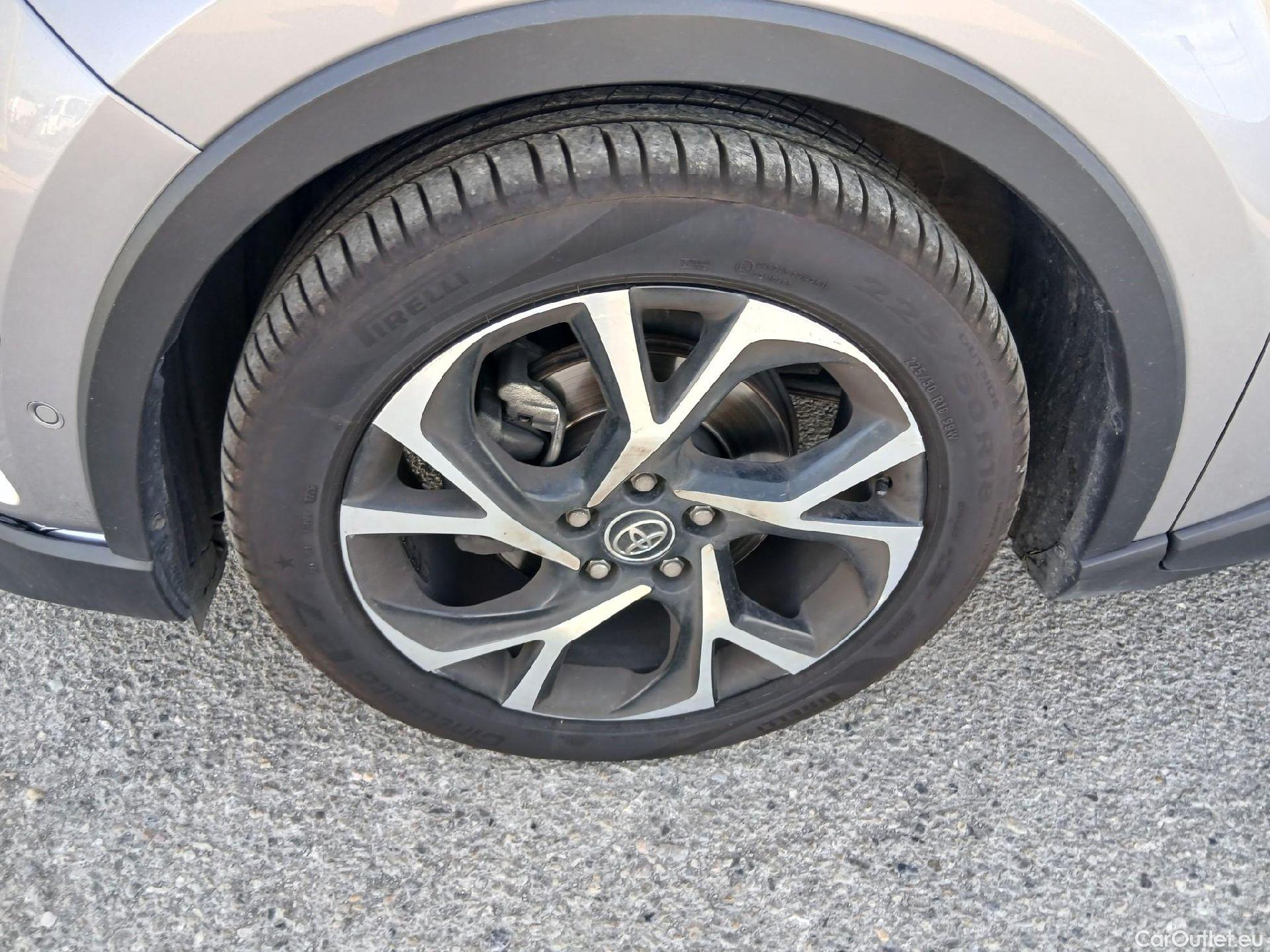 Toyota  C-HR TOYOTA  / 2016 / 5P / todoterreno 1.8 125H Advance (CX) #3
