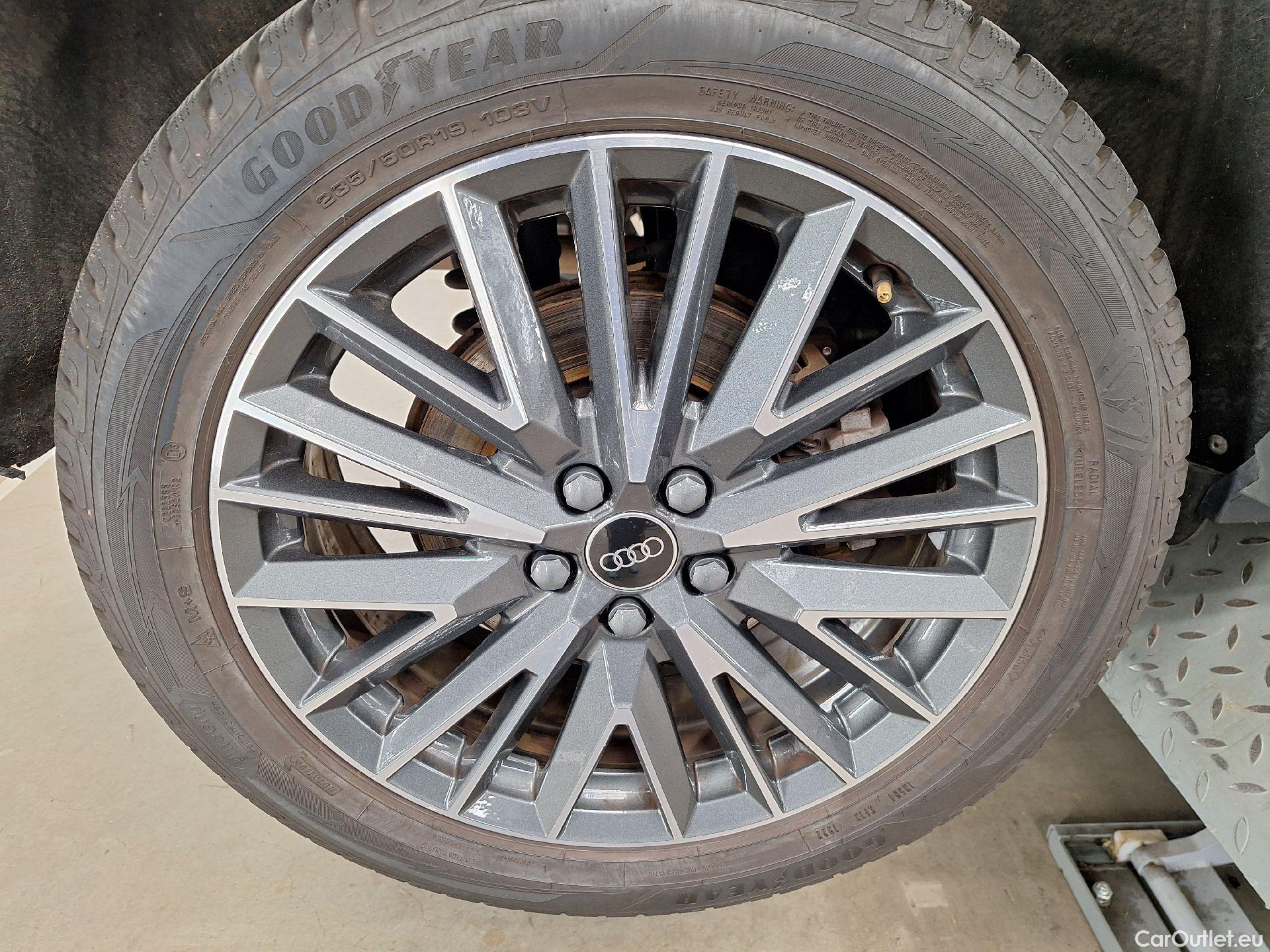  Audi  Q3 Audi,  SB '19 PHEV, Audi  Sportback 45 TFSI e S tronic S Line 5d #36
