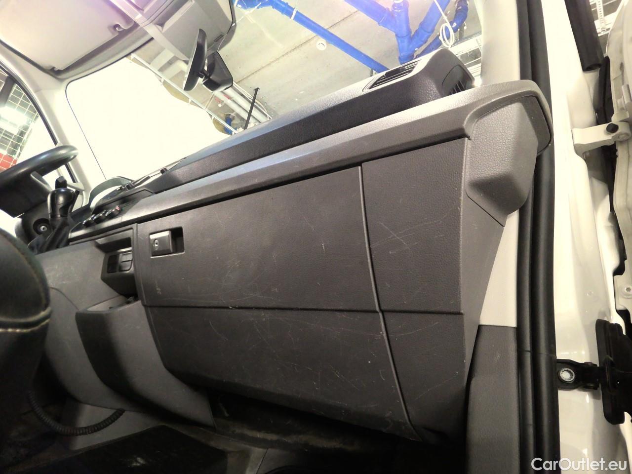  Volkswagen  Crafter Craf. EH TDI 177 35 L4 A 4M CC #12