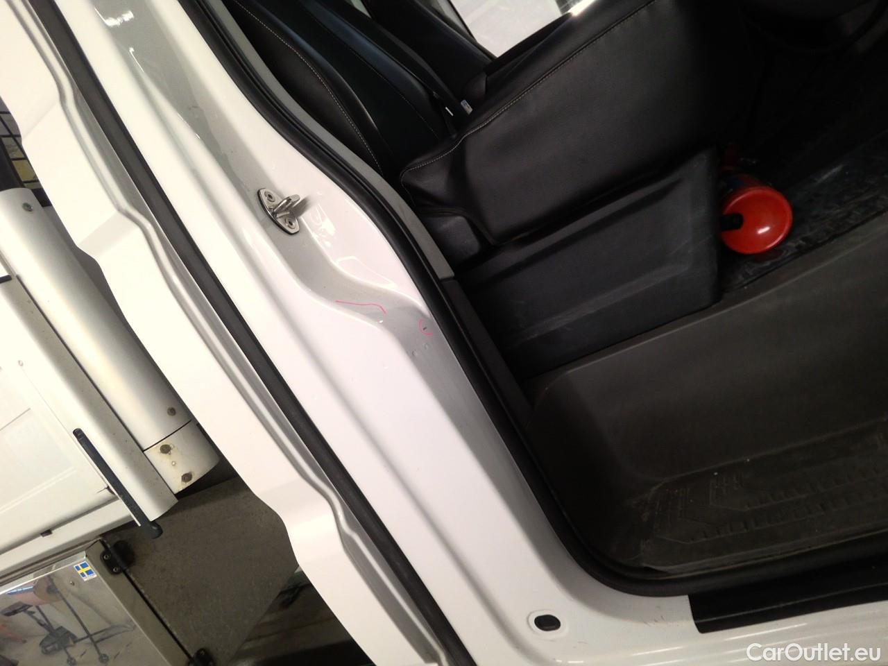  Volkswagen  Crafter Craf. EH TDI 177 35 L4 A 4M CC #14
