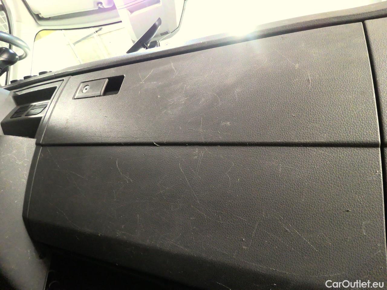  Volkswagen  Crafter Craf. EH TDI 177 35 L4 A 4M CC #13