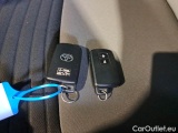  Toyota  Yaris TOYOTA  / 2017 / 5P / BERLINA 1.5 HYBRID BUSINESS #124