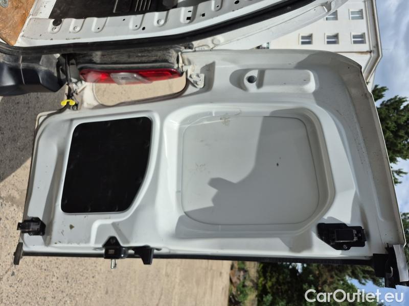  Peugeot  Partner   (2018) Par.1.5BHDI 100 L2 Act.4d #17