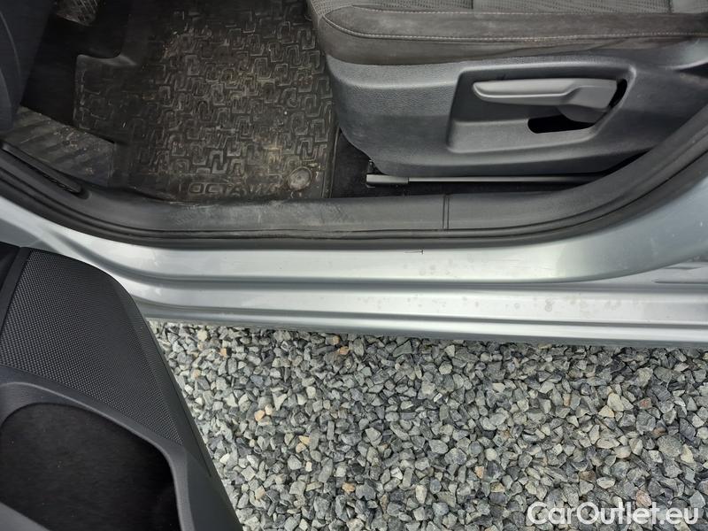  Skoda  Octavia  Combi  (5E5)(03.2017->) Octa.Com TDI 135 Style 4x4 AT #28