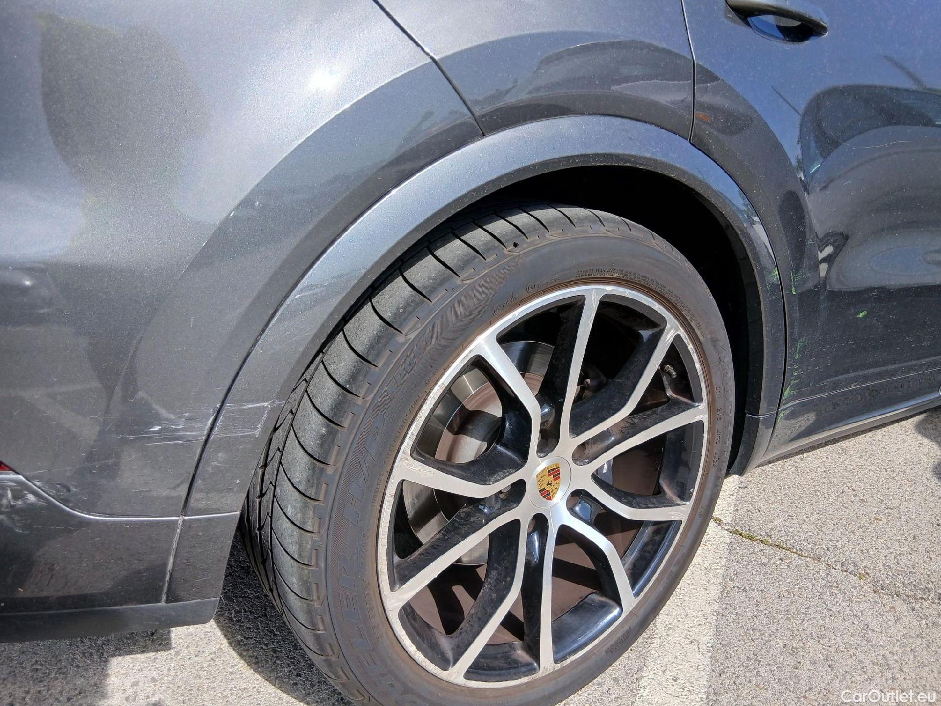  Porsche  Cayenne PORSCHE  / 2017 / 5P / todoterreno E-Hybrid #44