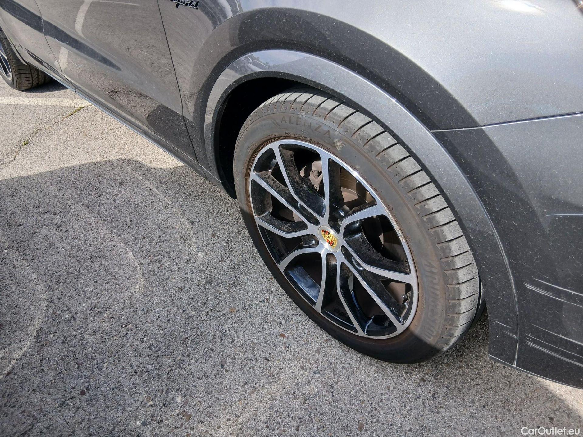  Porsche  Cayenne PORSCHE  / 2017 / 5P / todoterreno E-Hybrid #60