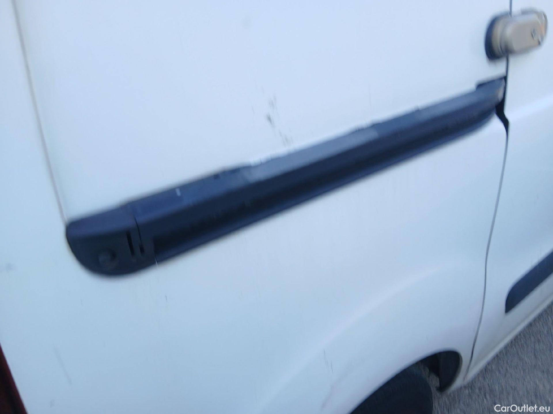  Citroen  Berlingo CITROEN  / 2015 / 3P / furgón derivado de turismo BlueHDi 74KW (100CV) #26