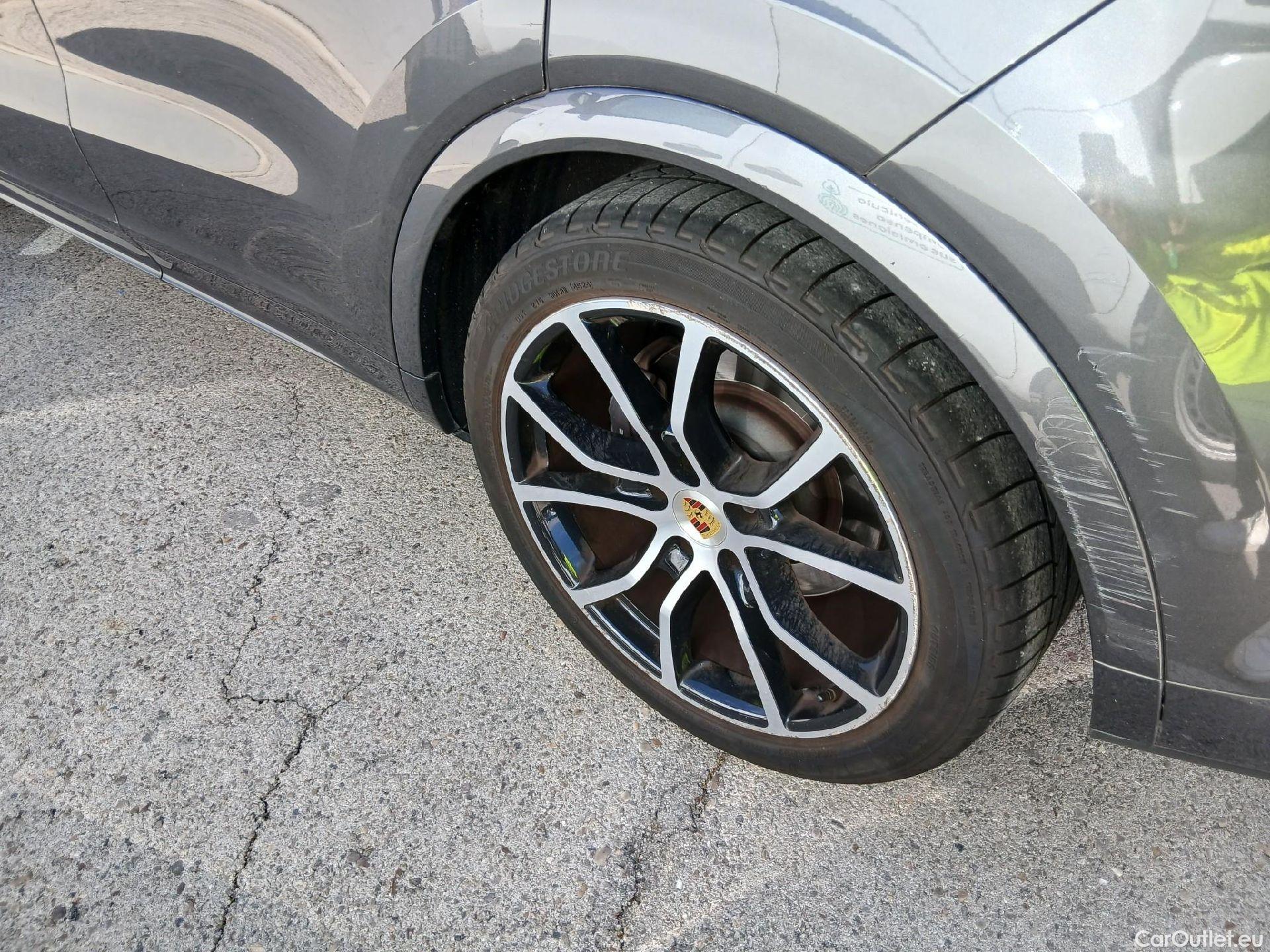  Porsche  Cayenne PORSCHE  / 2017 / 5P / todoterreno E-Hybrid #19