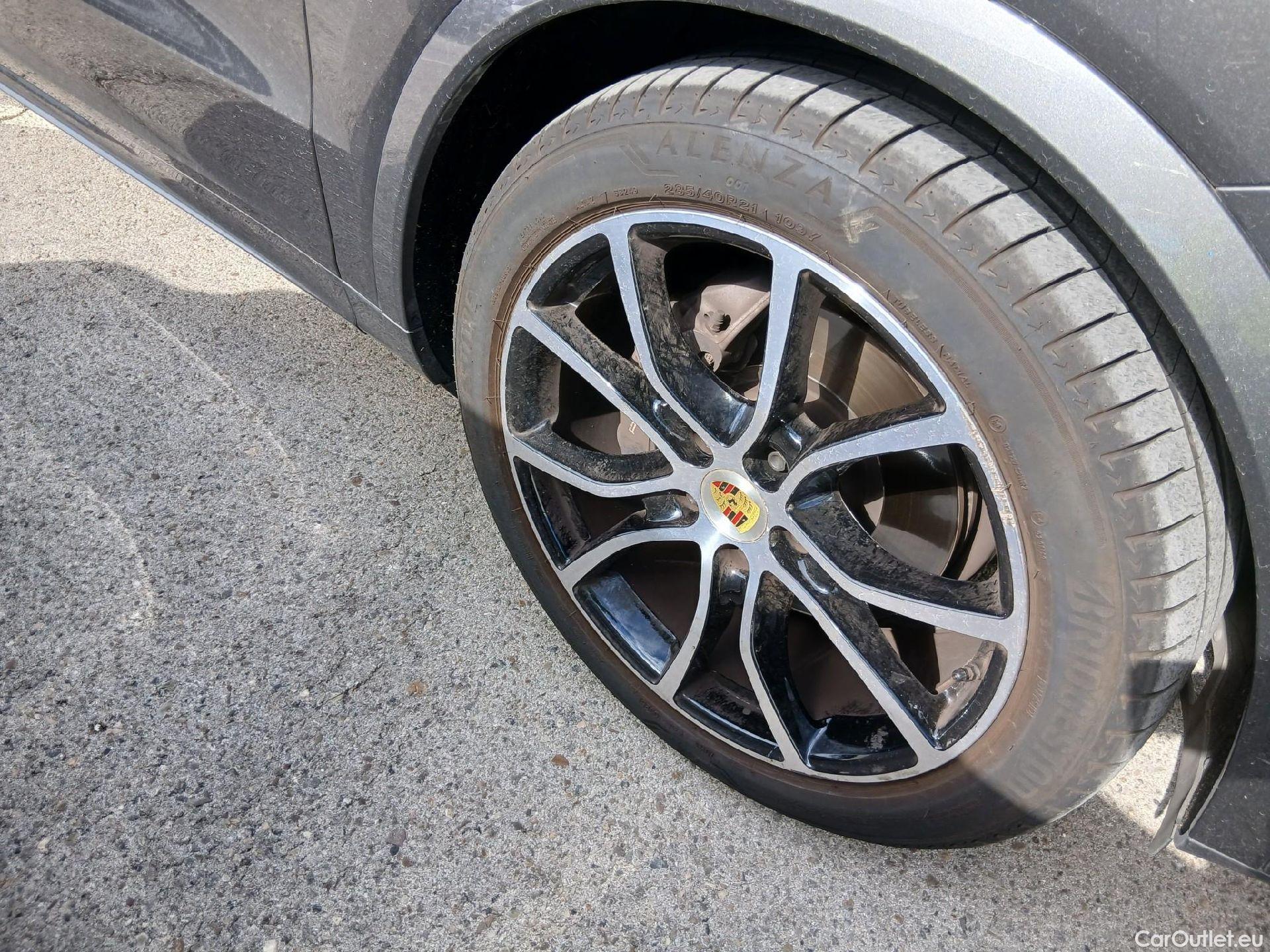  Porsche  Cayenne PORSCHE  / 2017 / 5P / todoterreno E-Hybrid #58