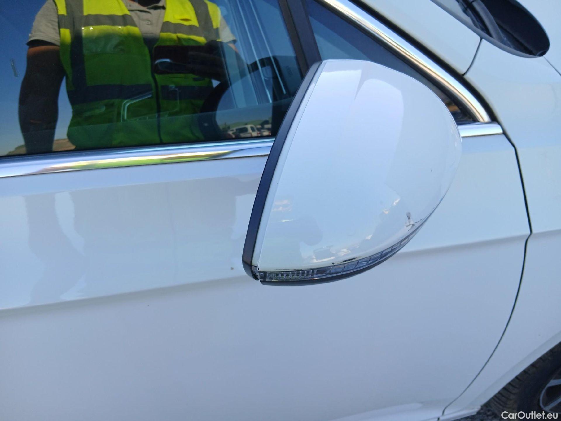  Volkswagen  Passat VOLKSWAGEN  / 2019 / 5P / familiar Variant Executive 2.0 TDI 110kW DSG #29