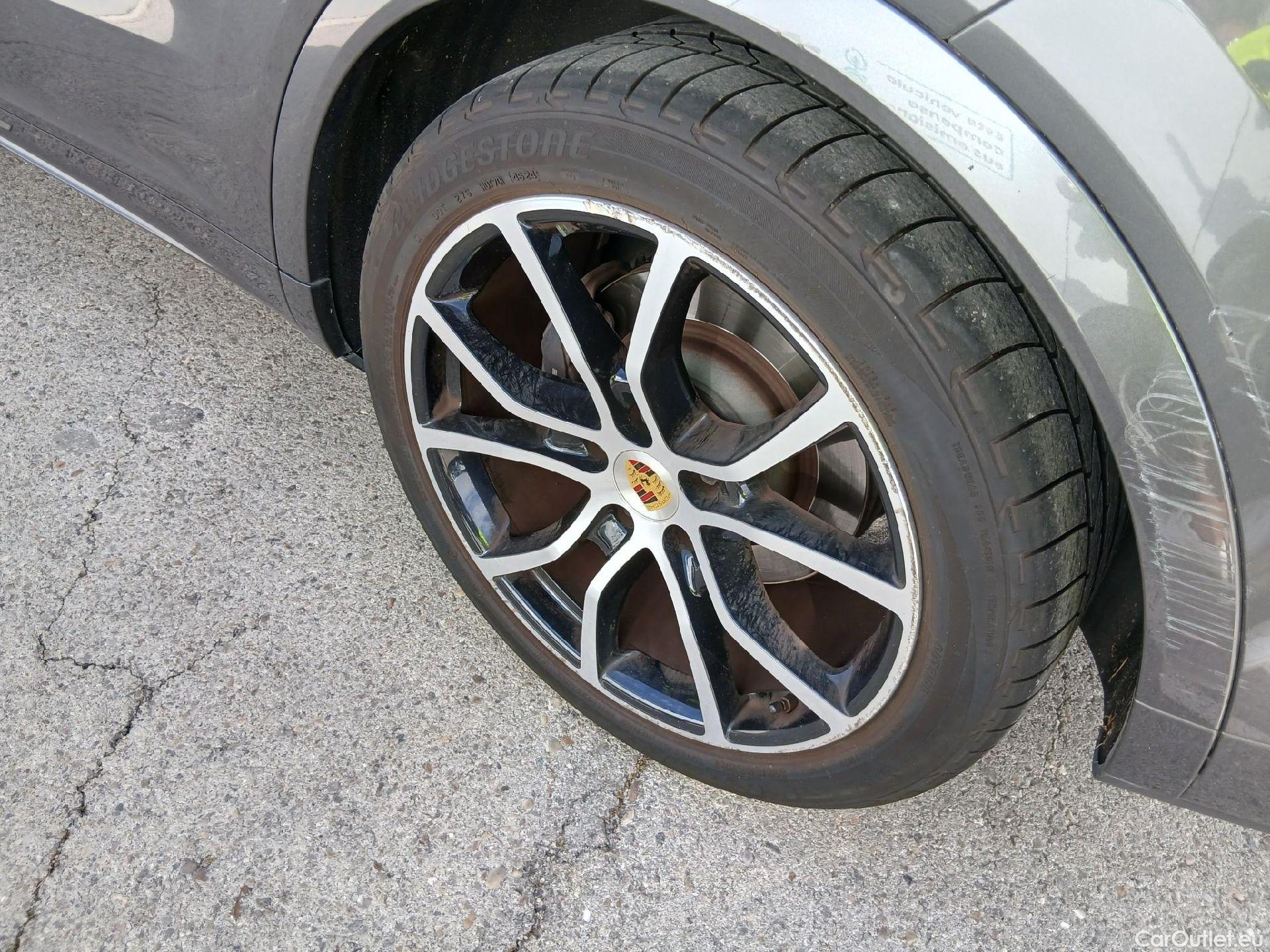  Porsche  Cayenne PORSCHE  / 2017 / 5P / todoterreno E-Hybrid #32