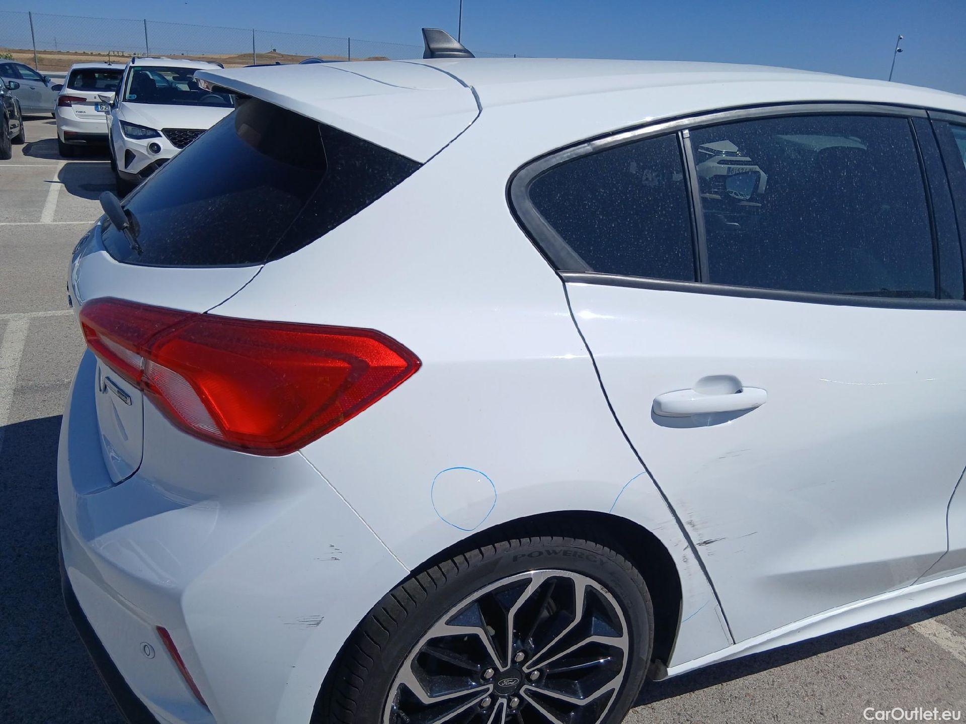  Ford  Focus FORD  / 2018 / 5P / berlina con portón 1.0 Ecoboost MHEV 92kW ST-Line #28