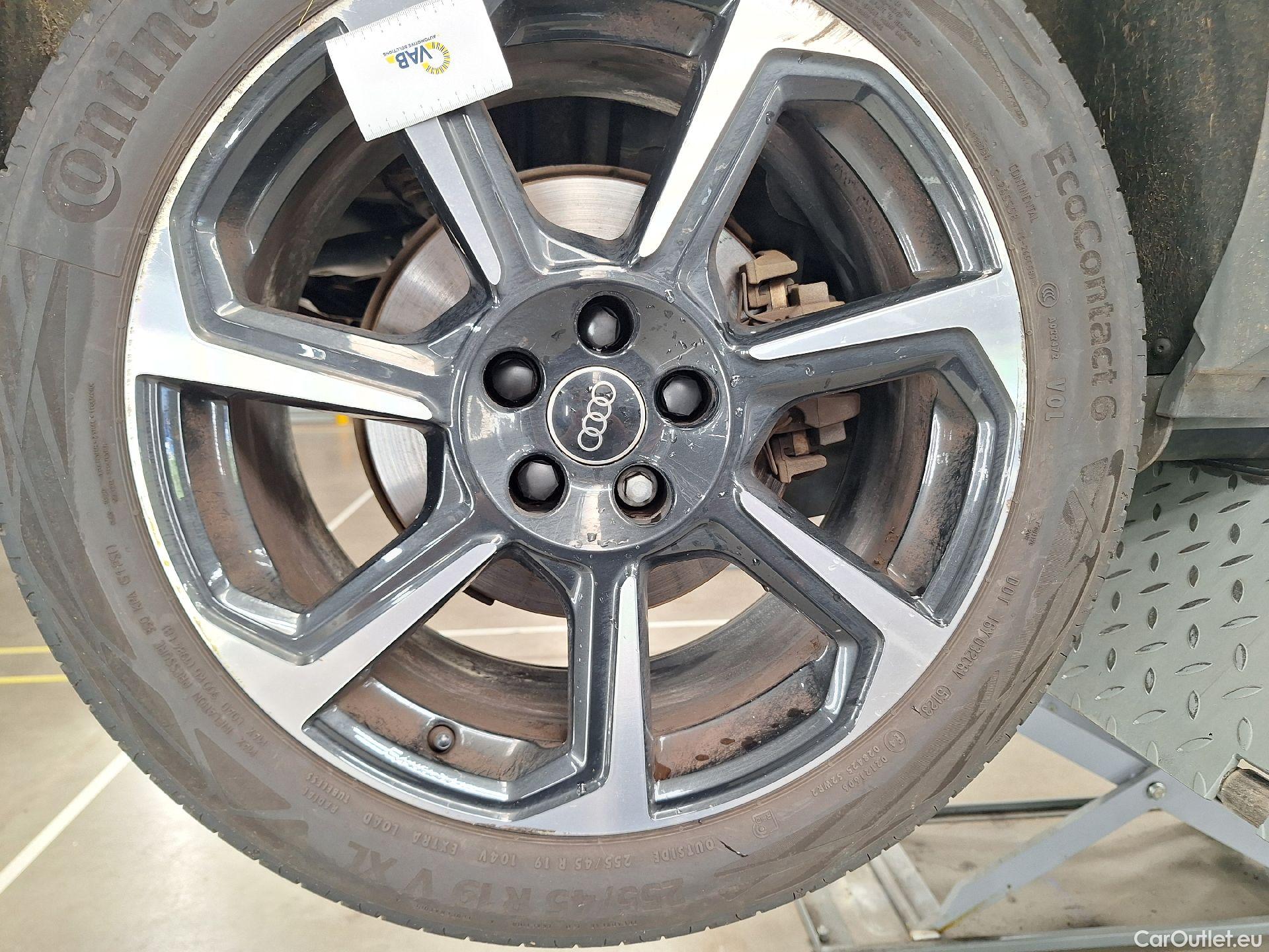  Audi  Q3 Audi,  SB '19 PHEV, Audi  Sportback 45 TFSI e S tronic S Line 5d #26