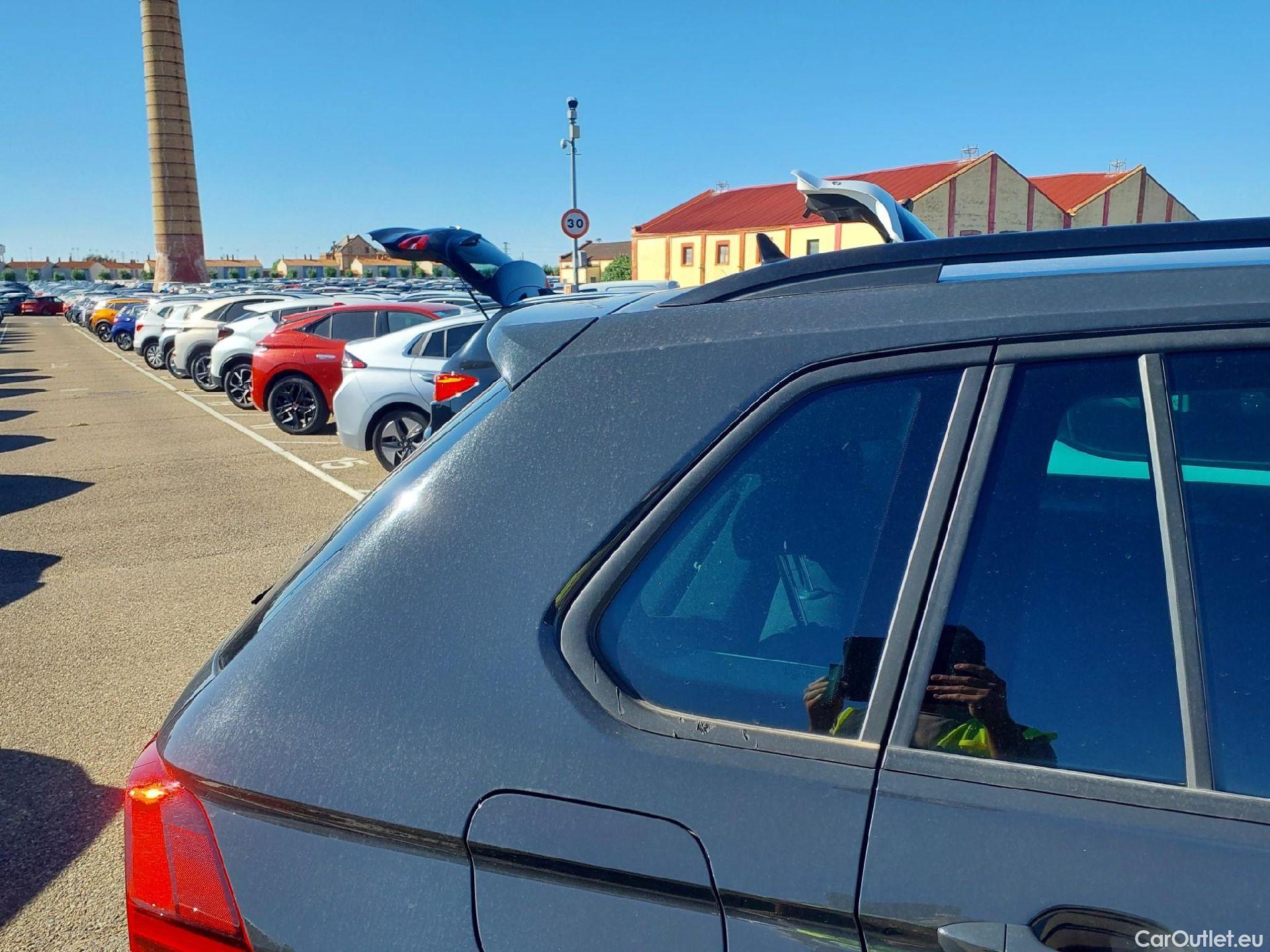  Volkswagen  Tiguan VOLKSWAGEN  / 2020 / 5P / todoterreno Life 2.0 TDI 110kW (150CV) DSG #32