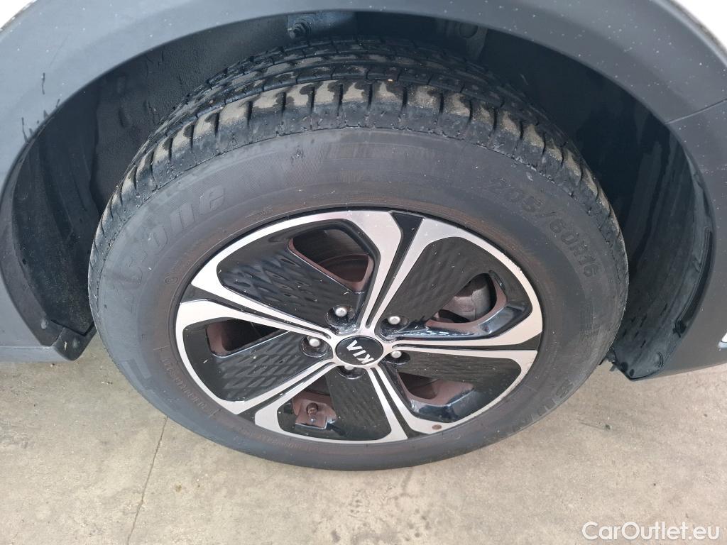  KIA  XCeed KIA  2019 5P Crossover 16 GDI ISG ISG PHEV ACTIVE BUS DCT6 #40