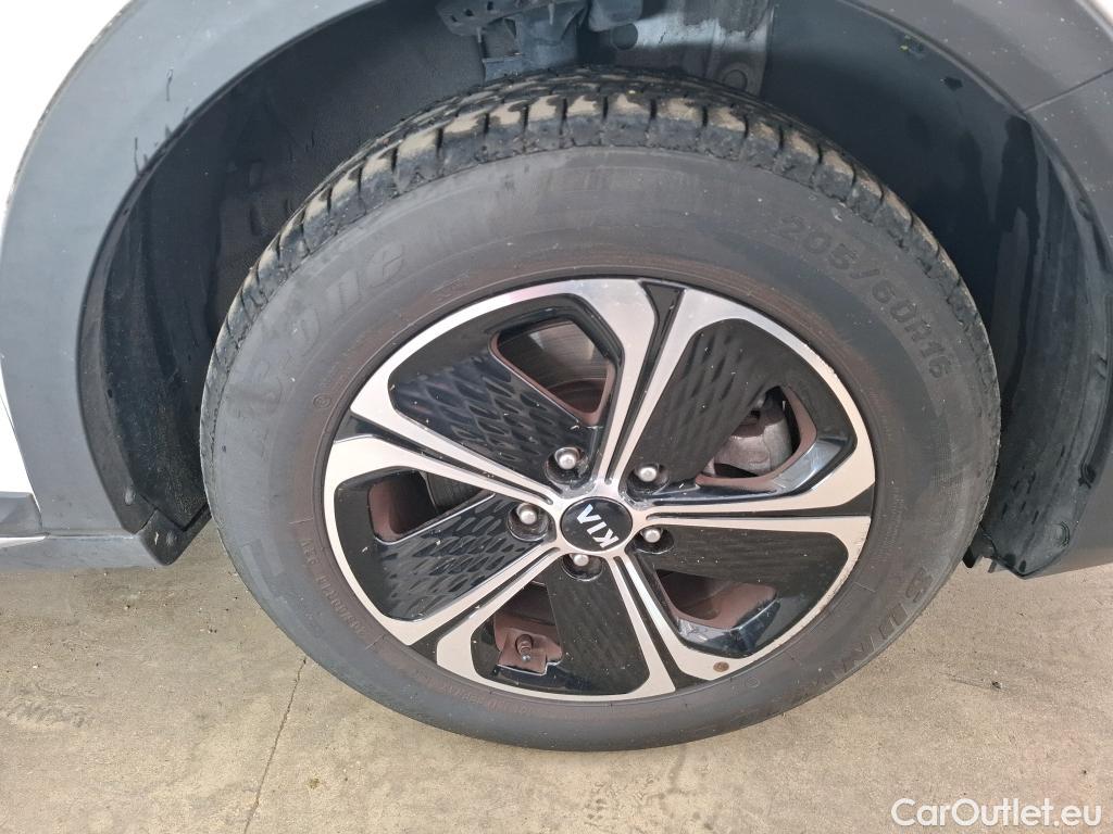  KIA  XCeed KIA  2019 5P Crossover 16 GDI ISG ISG PHEV ACTIVE BUS DCT6 #37