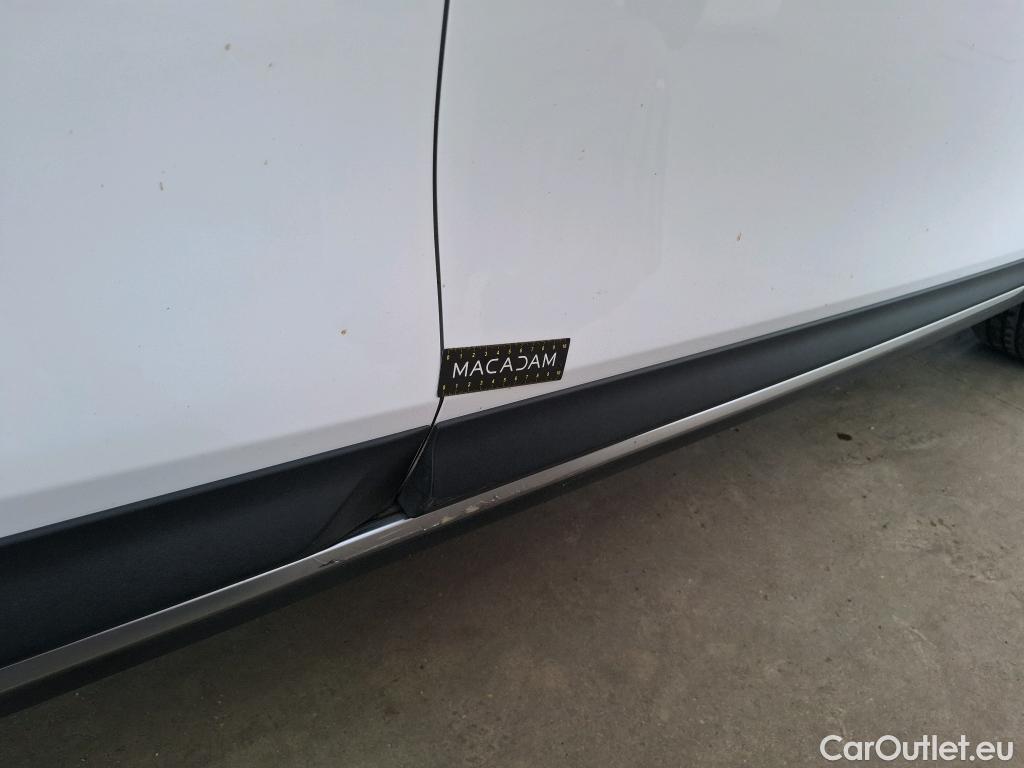  KIA  XCeed KIA  2019 5P Crossover 16 GDI ISG ISG PHEV ACTIVE BUS DCT6 #49