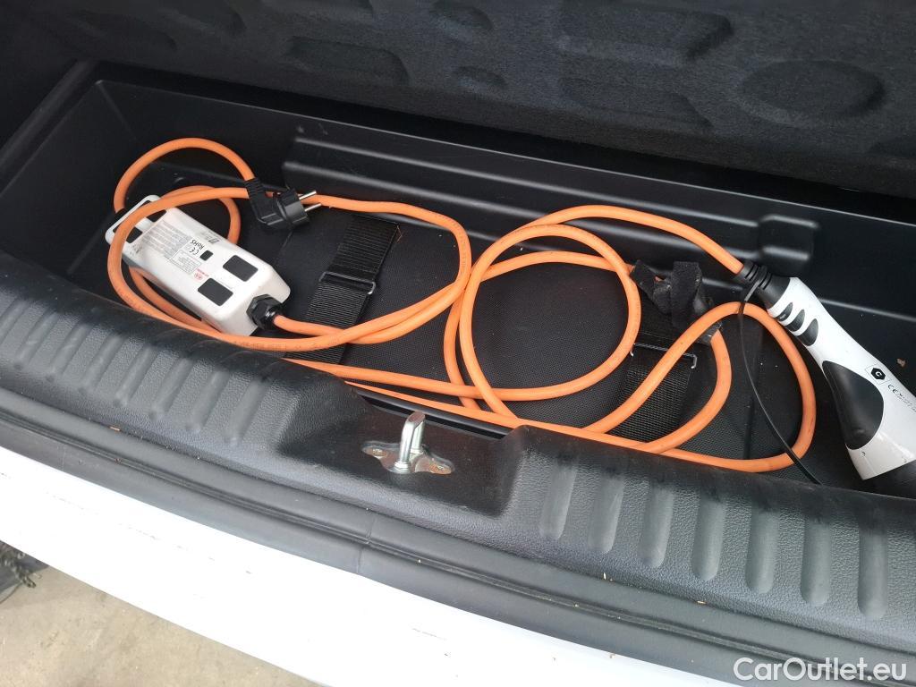  KIA  XCeed KIA  2019 5P Crossover 16 GDI ISG ISG PHEV ACTIVE BUS DCT6 #73