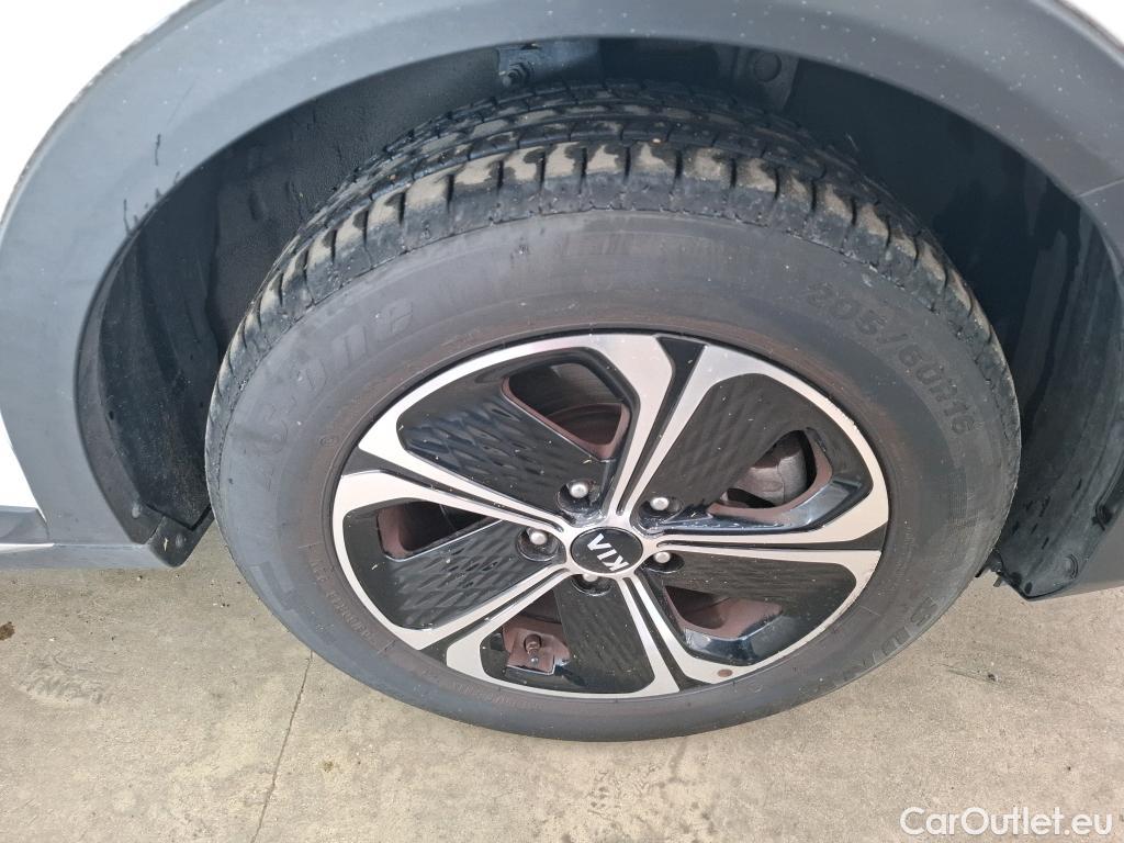  KIA  XCeed KIA  2019 5P Crossover 16 GDI ISG ISG PHEV ACTIVE BUS DCT6 #36