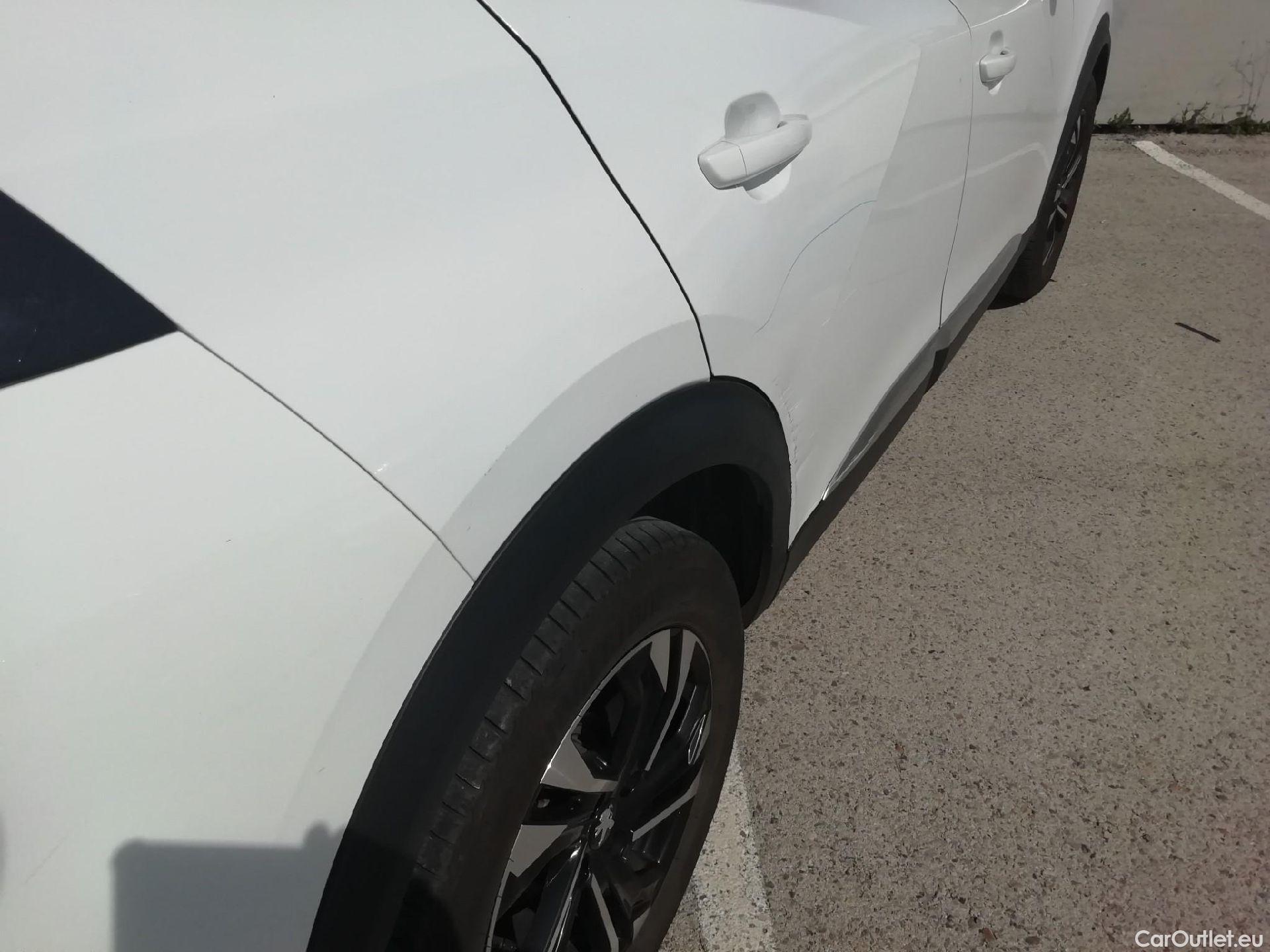  Peugeot  2008 PEUGEOT  / 2019 / 5P / todoterreno Allure BlueHDI 100 S&S BVM6 (AC) #27