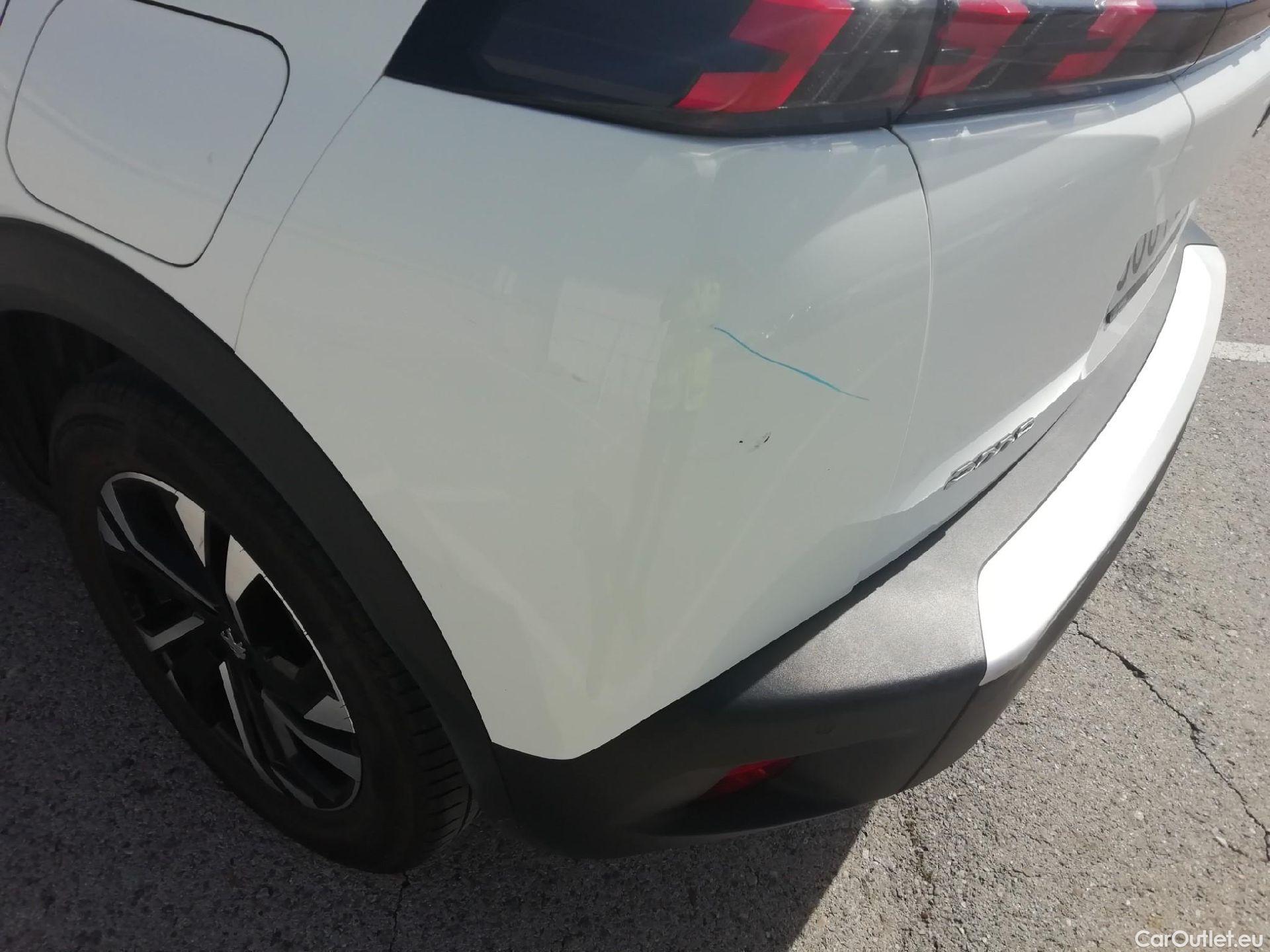  Peugeot  2008 PEUGEOT  / 2019 / 5P / todoterreno Allure BlueHDI 100 S&S BVM6 (AC) #21