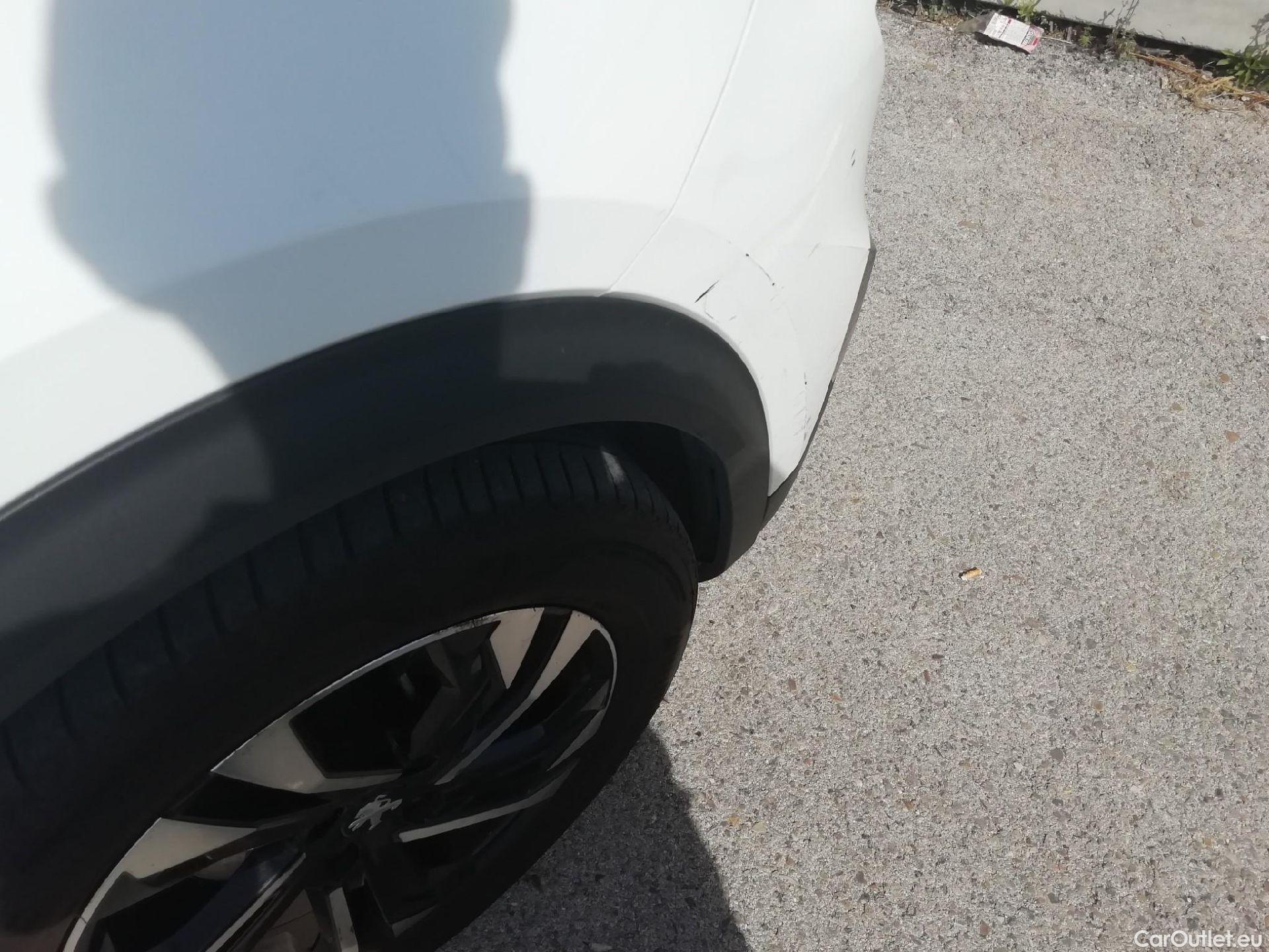  Peugeot  2008 PEUGEOT  / 2019 / 5P / todoterreno Allure BlueHDI 100 S&S BVM6 (AC) #36