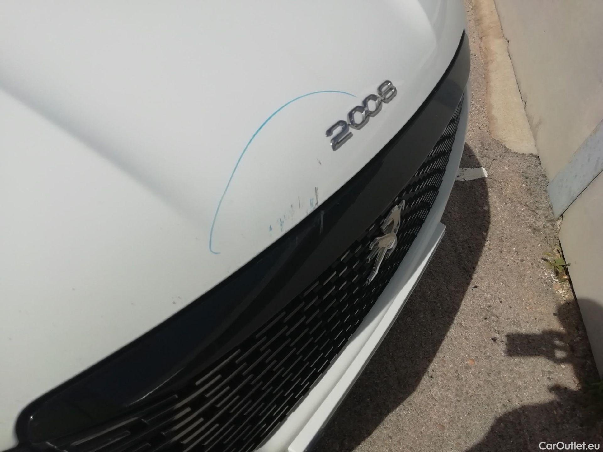  Peugeot  2008 PEUGEOT  / 2019 / 5P / todoterreno Allure BlueHDI 100 S&S BVM6 (AC) #3