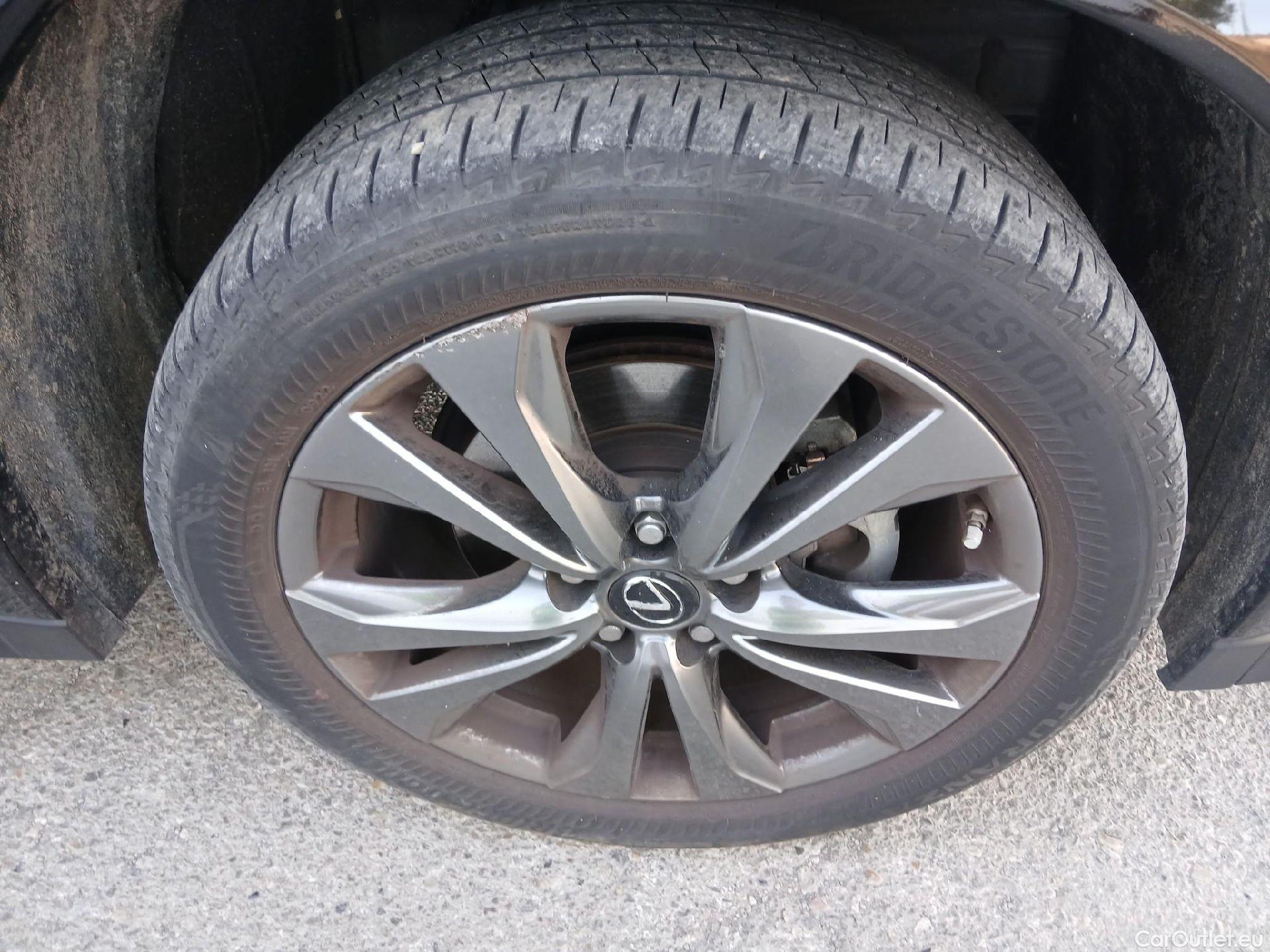  Lexus  UX LEXUS  / 2018 / 5P / todoterreno 2.0 250h F Sport 4WD #21