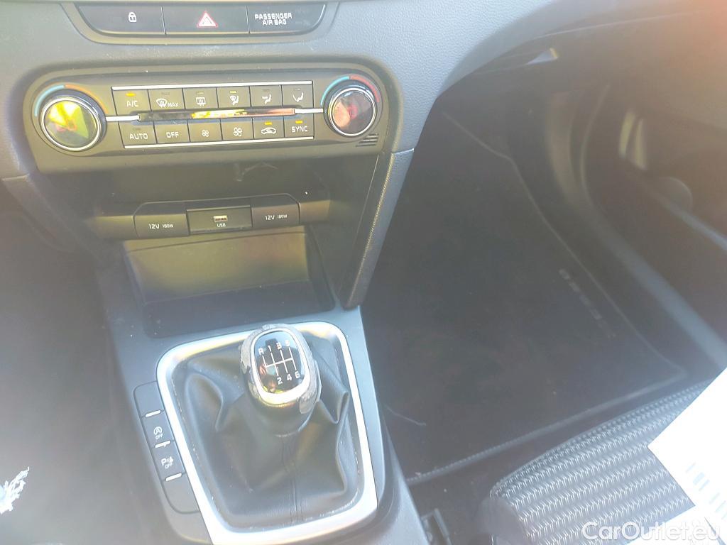  KIA  XCeed KIA  / 2019 / 5P / todoterreno 1.0 T-GDi Drive 88kW (120CV) #11