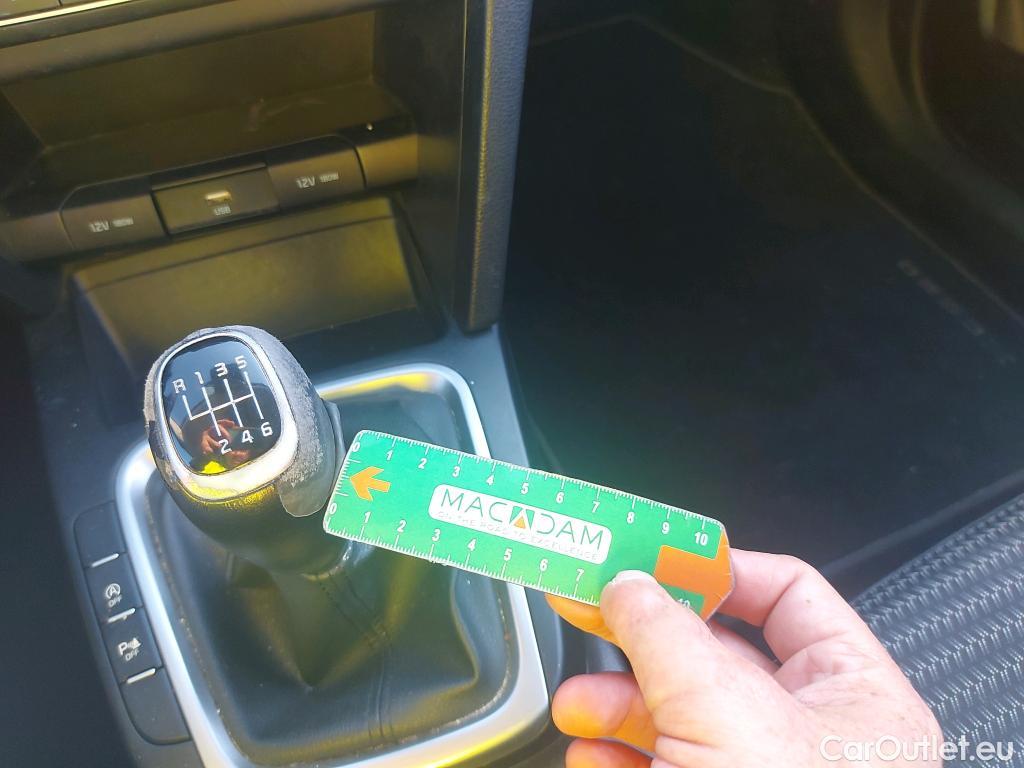 KIA  XCeed KIA  / 2019 / 5P / todoterreno 1.0 T-GDi Drive 88kW (120CV) #12