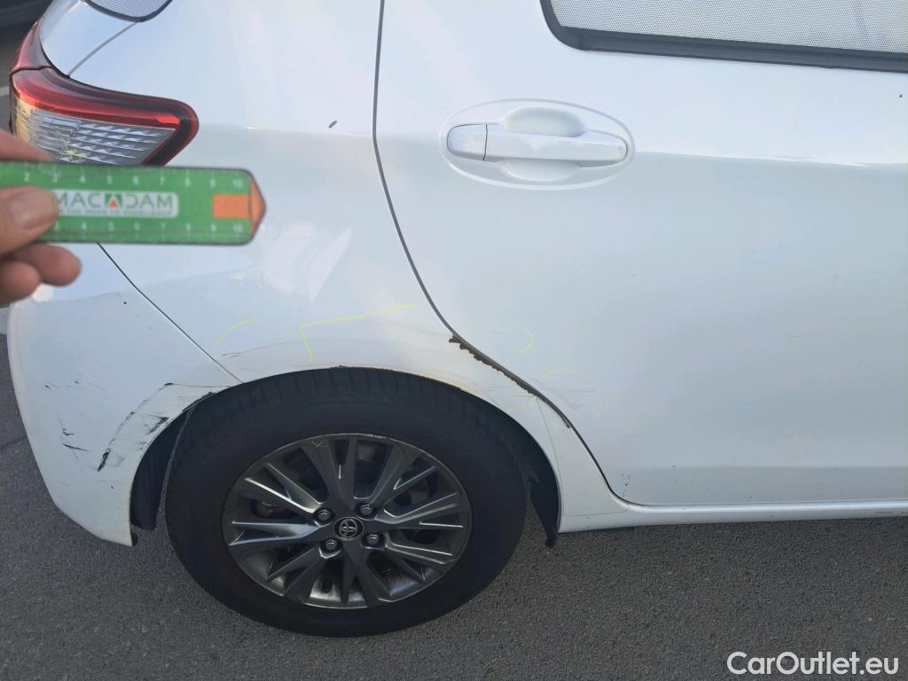  Toyota  Yaris TOYOTA  / 2017 / 5P / berlina con portón 1.5 100H Active #14