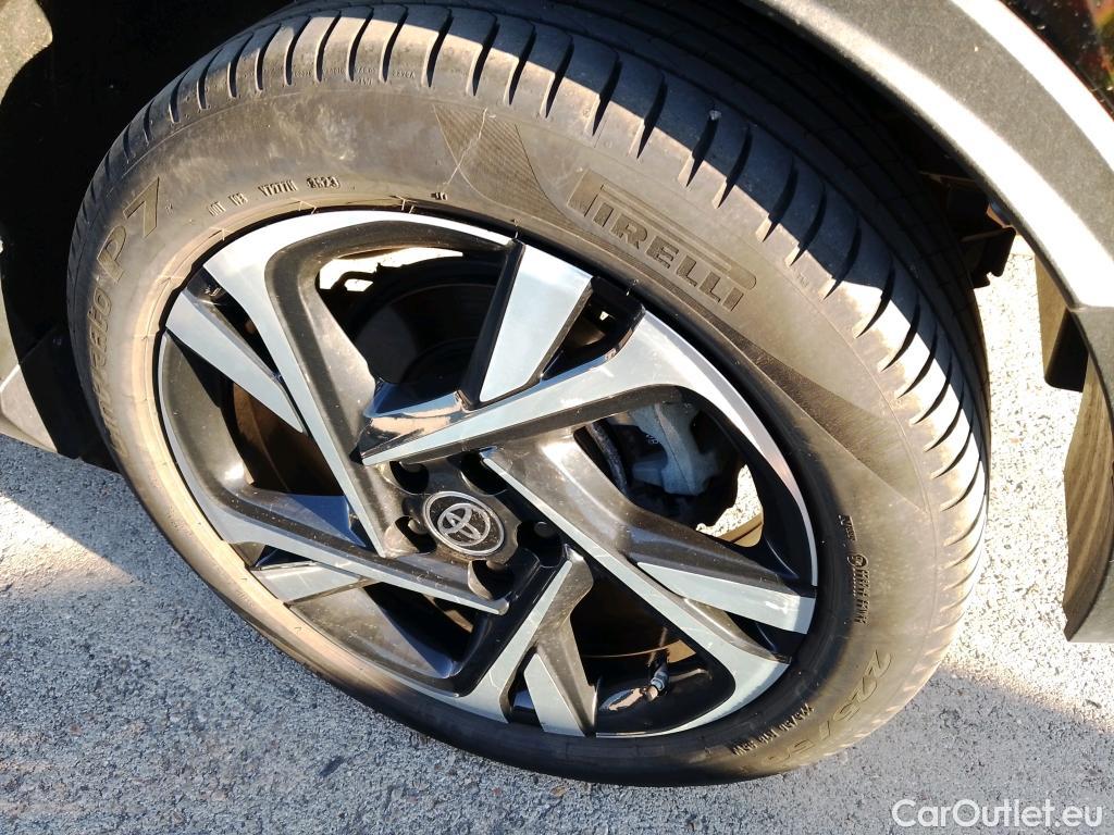  Toyota  C-HR TOYOTA  / 2019 / 5P / todoterreno 2.0 180H Advance #5