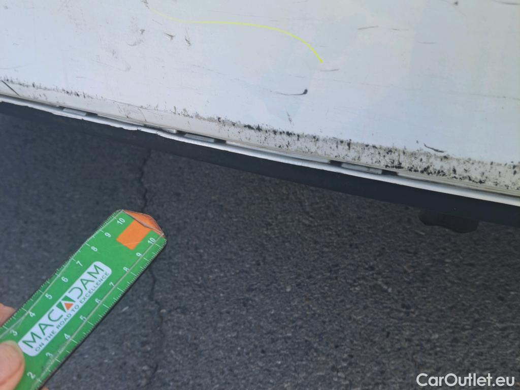  Toyota  Yaris TOYOTA  / 2017 / 5P / berlina con portón 1.5 100H Active #49