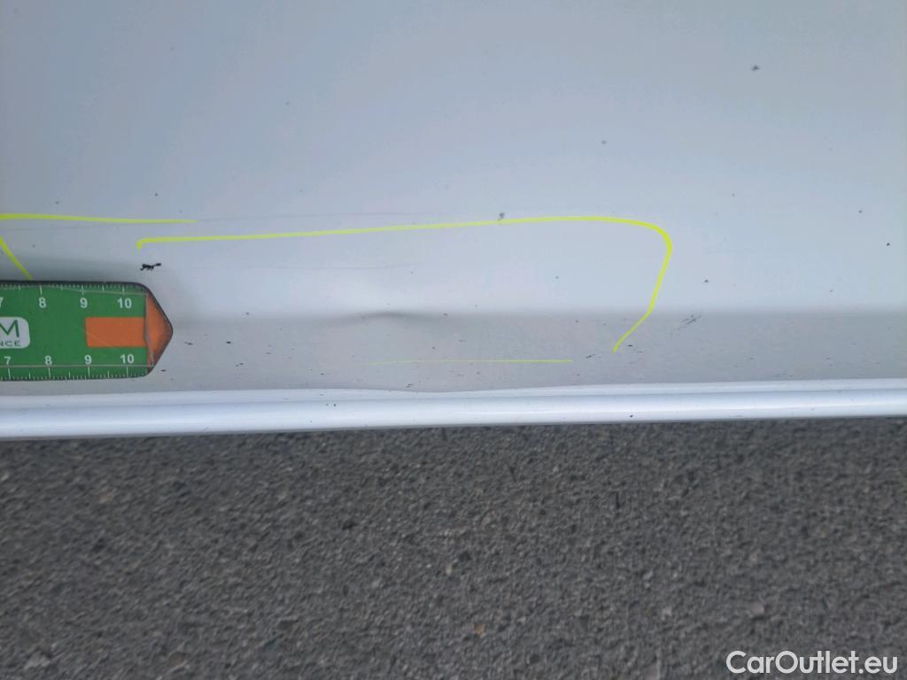  Toyota  Yaris TOYOTA  / 2017 / 5P / berlina con portón 1.5 100H Active #25