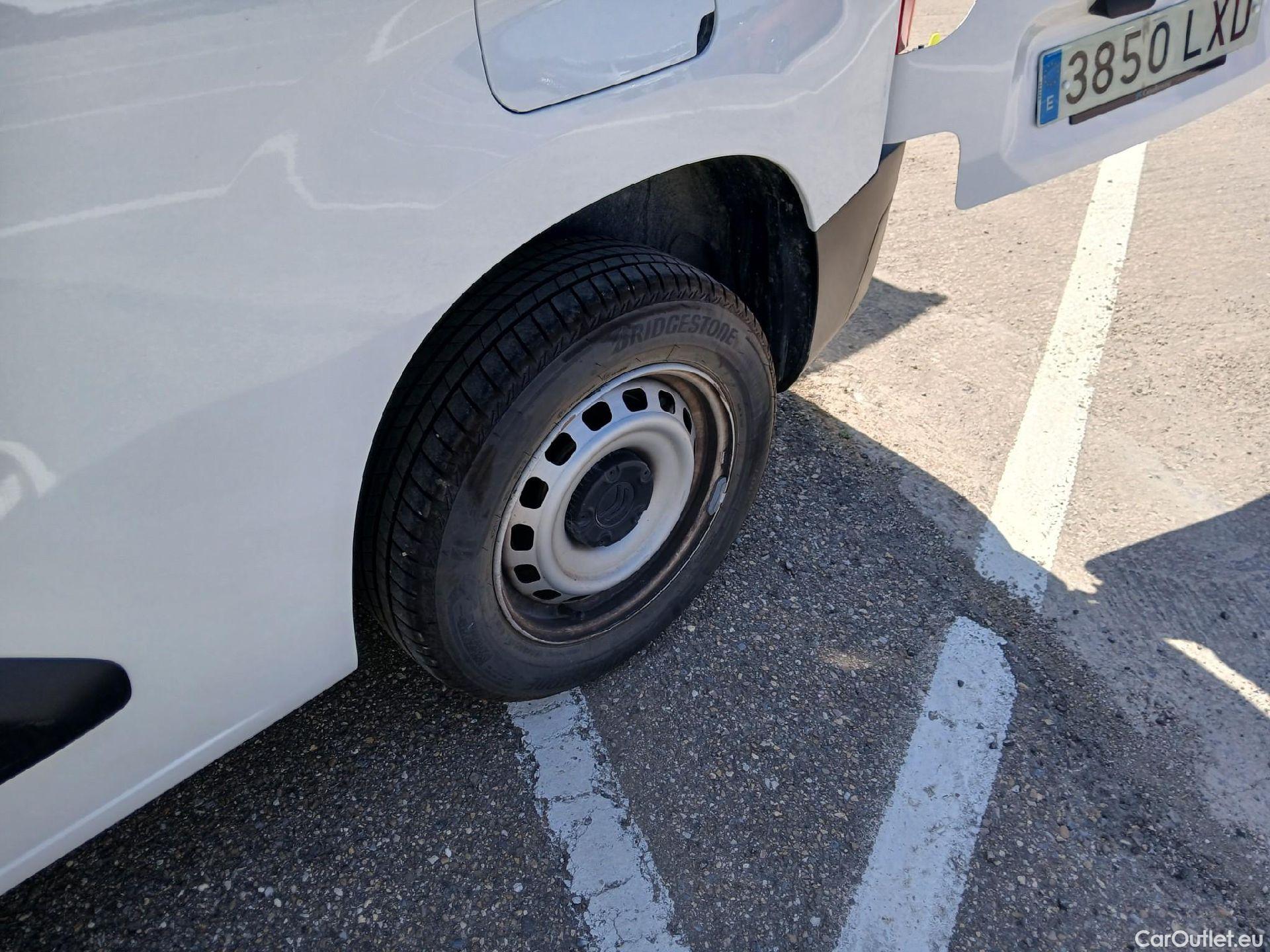  Citroen  Berlingo CITROEN  / 2018 / 3P / furgón derivado de turismo Talla M BlueHDi 100 CONTROL (AC2) #11