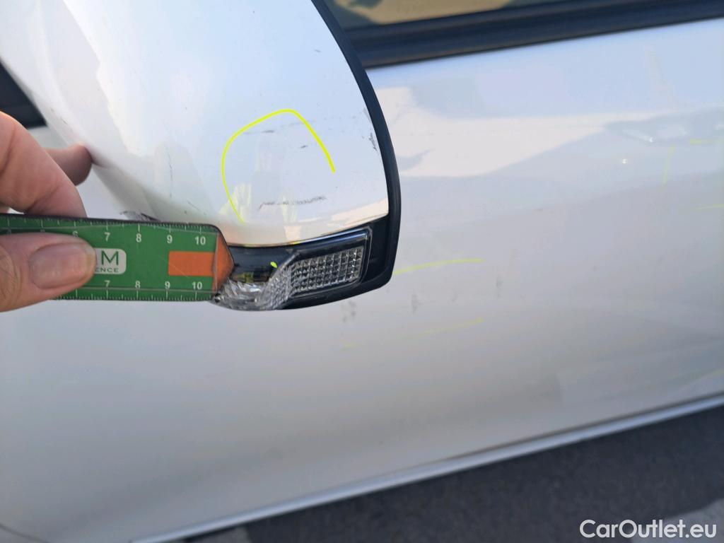  Toyota  Yaris TOYOTA  / 2017 / 5P / berlina con portón 1.5 100H Active #74