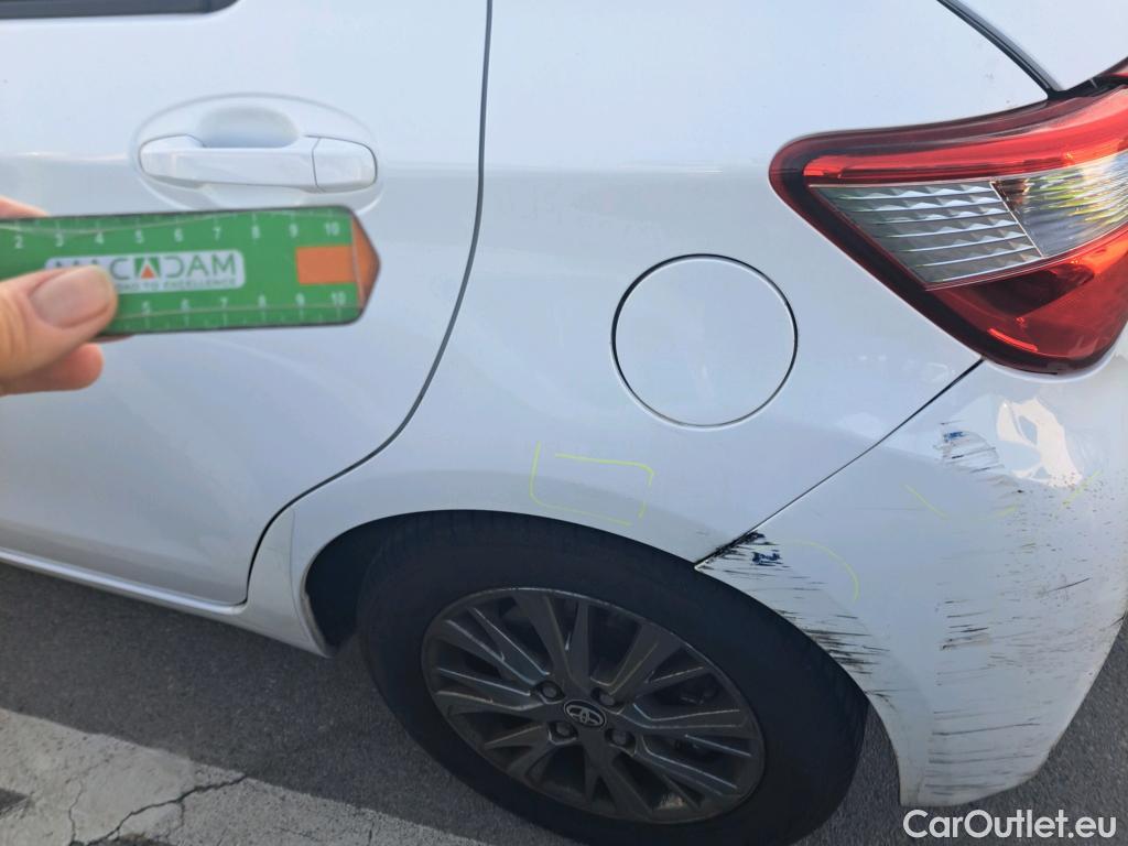  Toyota  Yaris TOYOTA  / 2017 / 5P / berlina con portón 1.5 100H Active #31