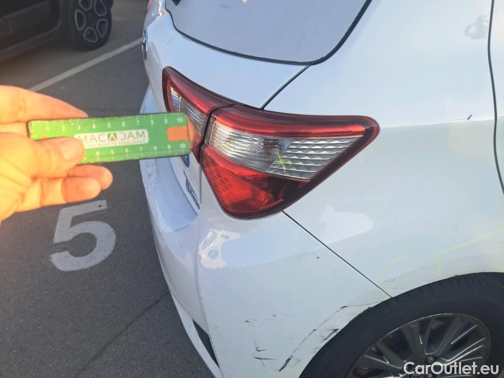  Toyota  Yaris TOYOTA  / 2017 / 5P / berlina con portón 1.5 100H Active #10