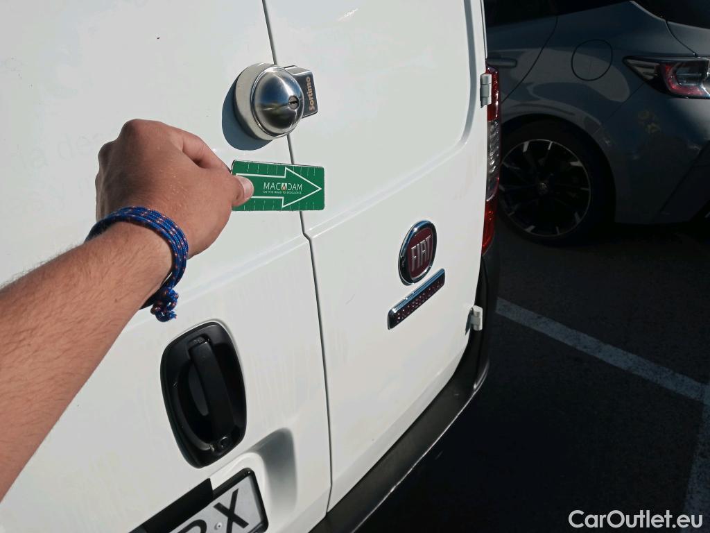  Fiat  Fiorino FIAT  / 2016 / 3P / furgón derivado de turismo Cargo Base 1.3 Mjet 59kW (80CV) E6 #4