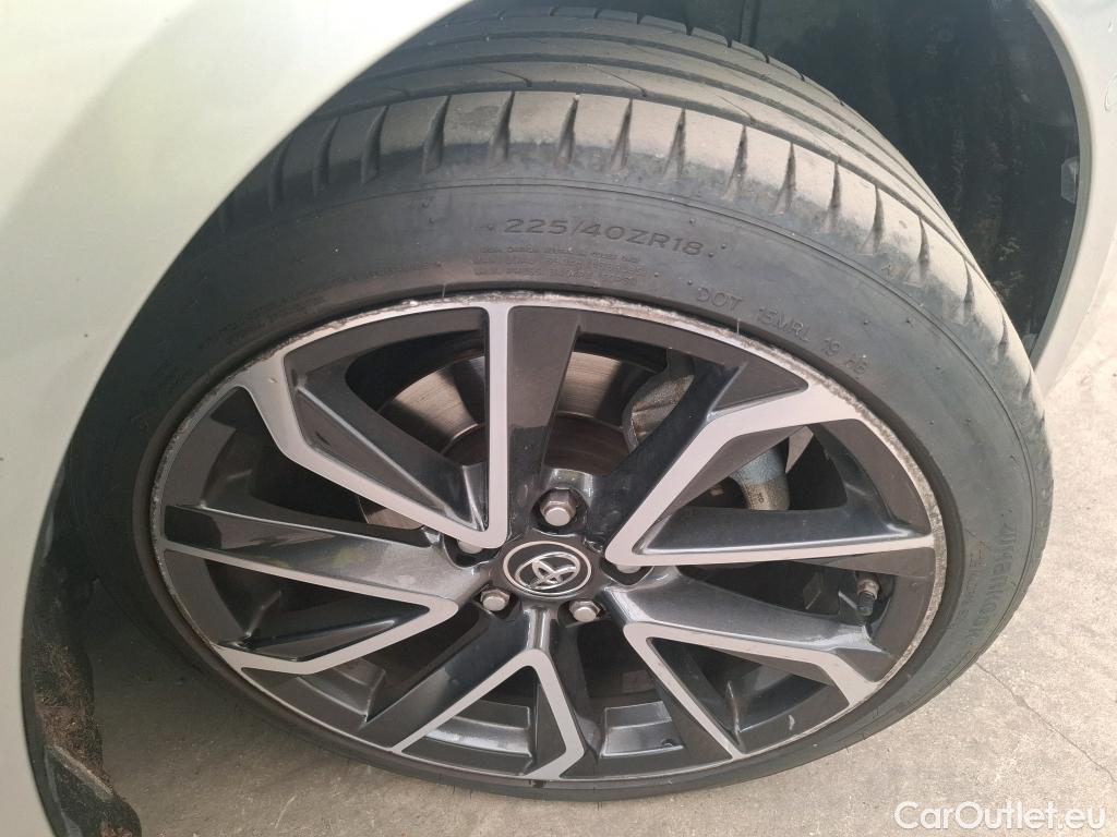  Toyota  Corolla TOYOTA  / 2018 / 5P / Berline Hybride 180h Collection #75