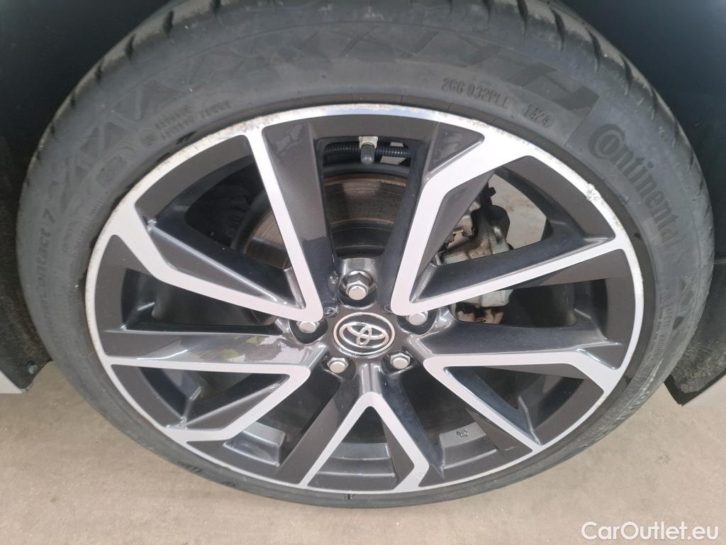  Toyota  Corolla TOYOTA  / 2018 / 5P / Berline Hybride 180h Collection #83