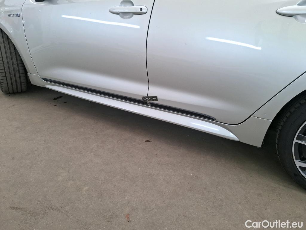  Toyota  Corolla TOYOTA  / 2018 / 5P / Berline Hybride 180h Collection #65